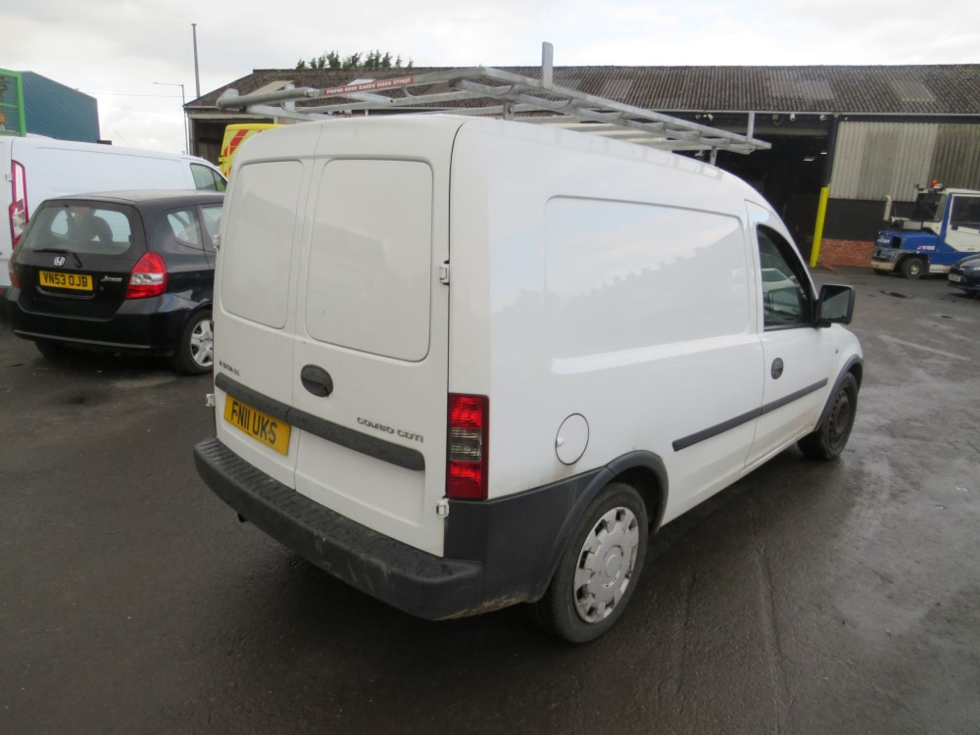 11 reg VAUXHALL COMBO 2000 CDTI, 1ST REG 03/11, TEST 01/21, 137601M, V5 HERE, 5 FORMER KEEPERS [NO - Image 4 of 6