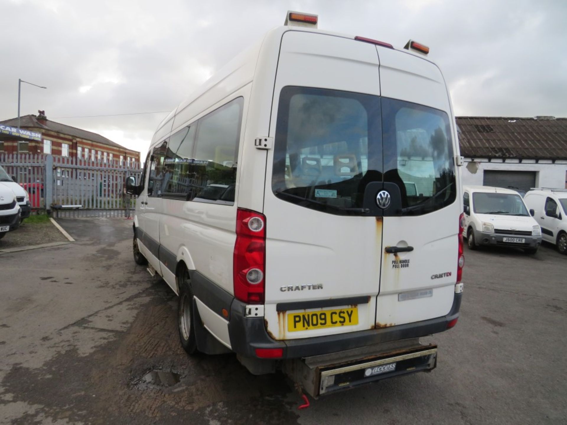 09 reg VW CRAFTER CR50 LWB MINIBUS (DIRECT COUNCIL) 1ST REG 03/09, 149168M, V5 HERE [+ VAT] - Image 3 of 6