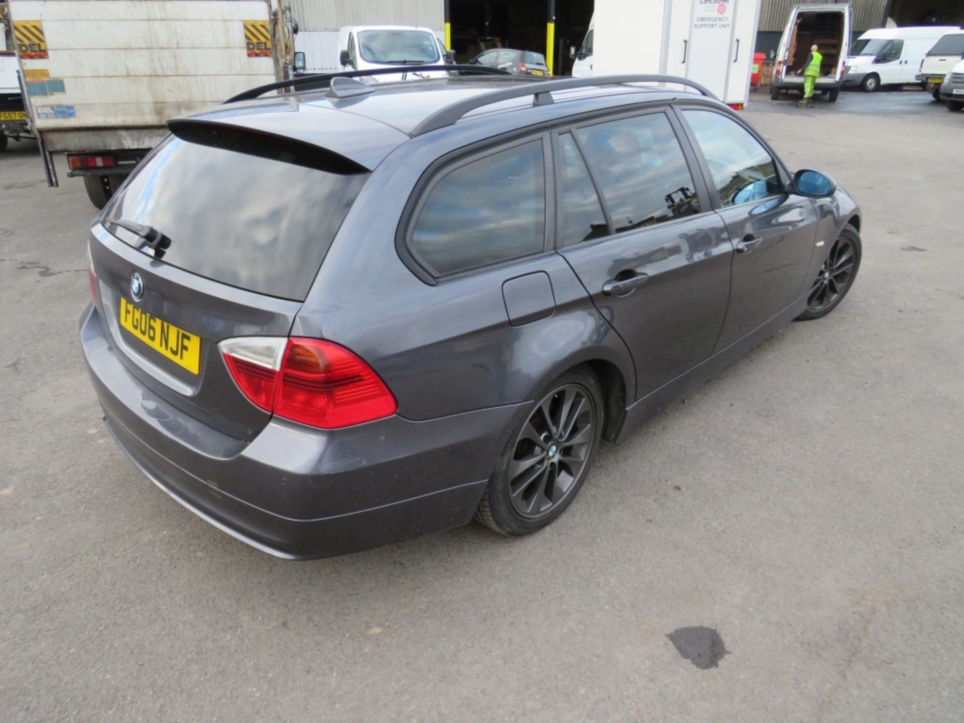 06 reg BMW 320D SE TOURING ESTATE, 1ST REG 04/06, TEST 10/21, 189018M, V5 HERE, 2 FORMER KEEPERS [NO - Image 4 of 5