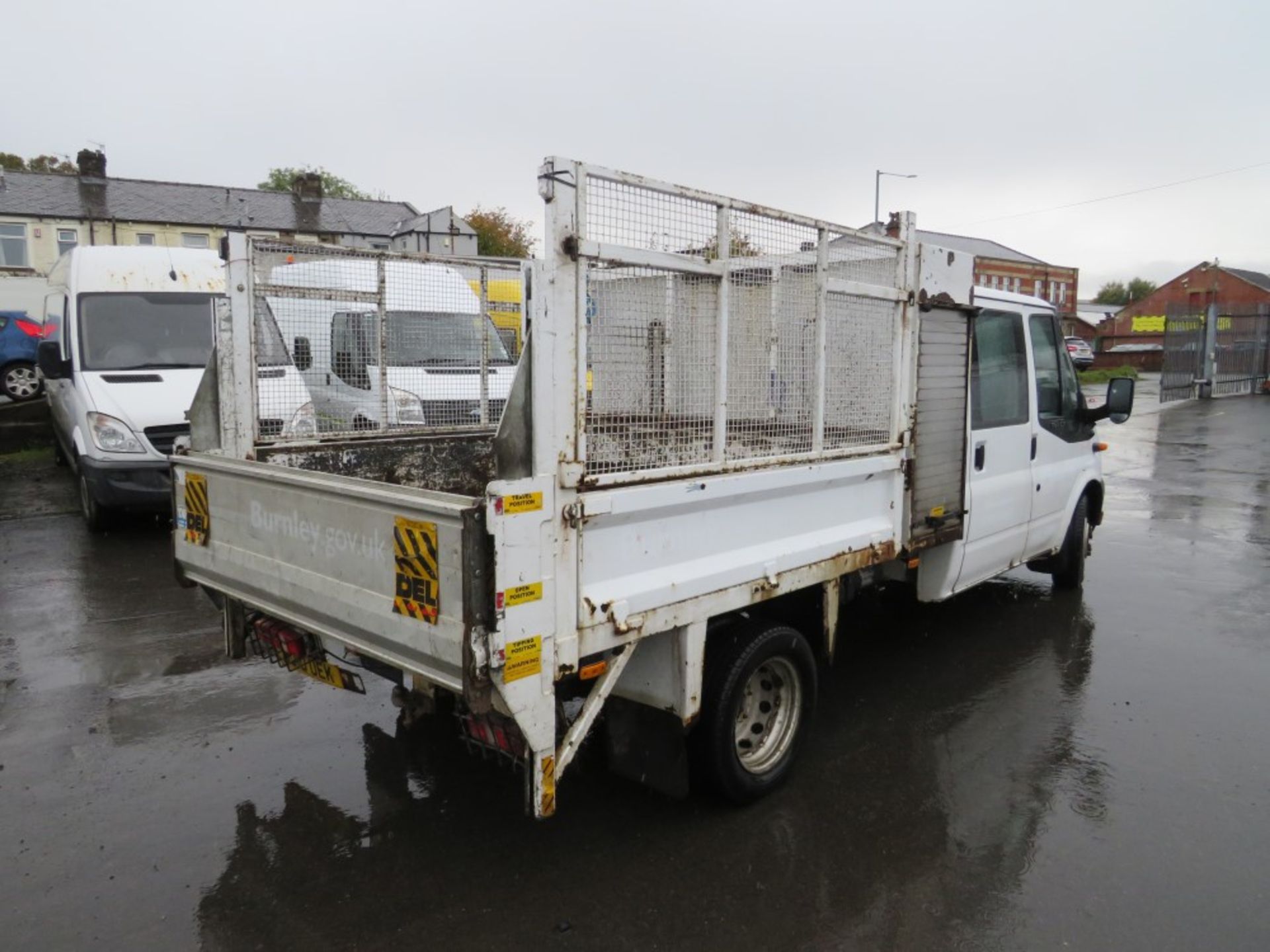 10 reg FORD TRANSIT 100 T350L D/C RWD TIPPER (DIRECT COUNCIL), 1ST REG 07/10, TEST 06/21, 50018M, V5 - Image 4 of 6