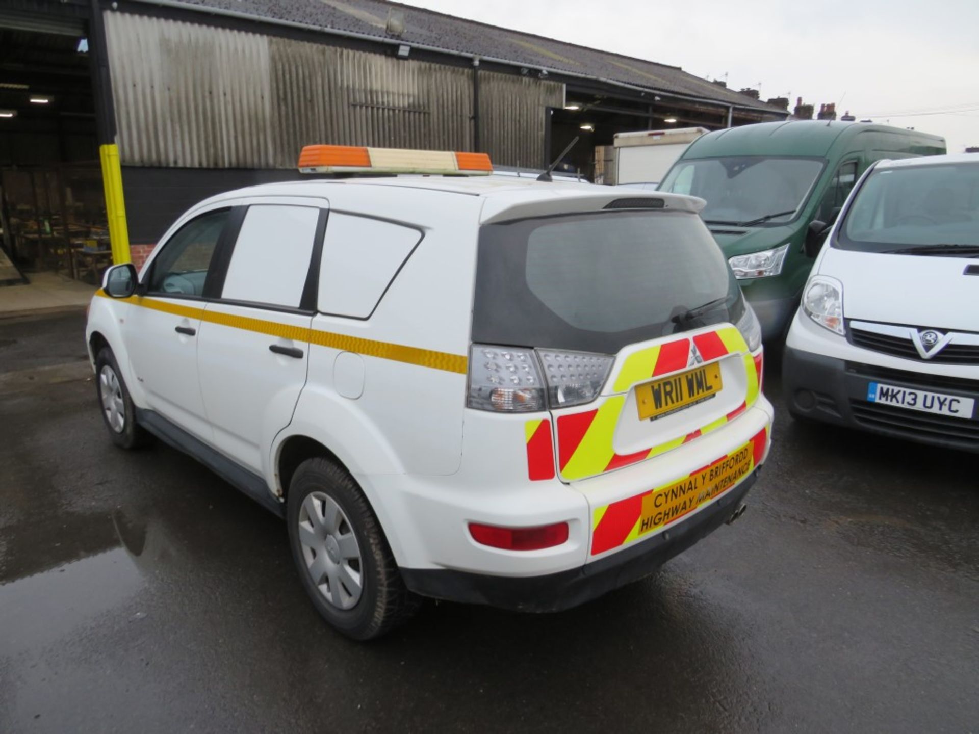 11 reg MITSUBISHI OUTLANDER GX1 4WORK DI-D 4 X 4 (DIRECT COUNCIL) 1ST REG 05/11, TEST 03/21, 121391M - Image 3 of 5