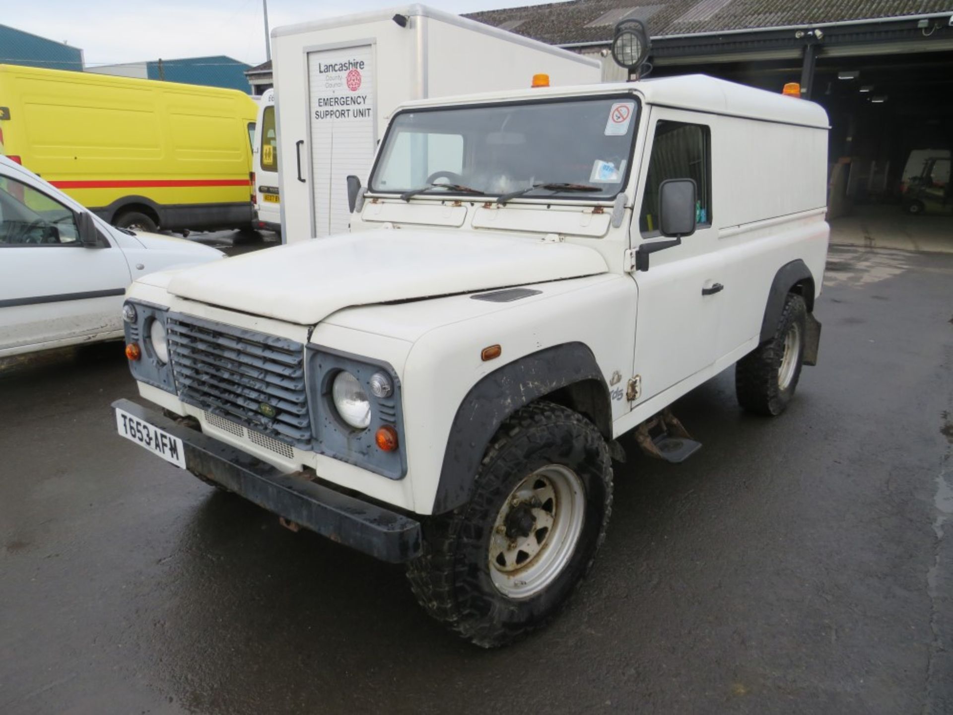 T reg LAND ROVER 110 DEFENDER TDI 4 X 4 C/W INTERNAL CABLE WINCH, 1ST REG 03/99, 110447M - Image 2 of 6