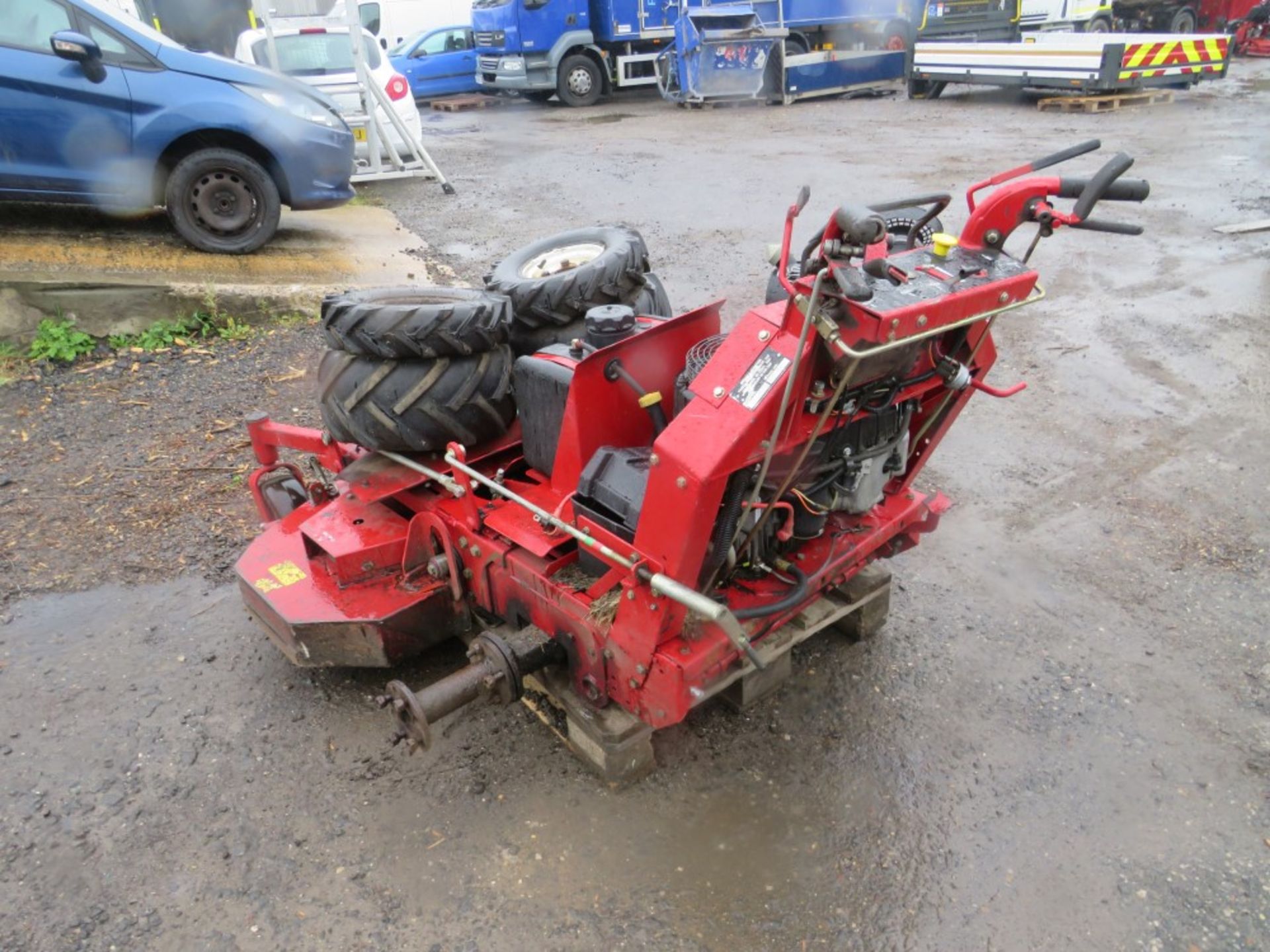 FERRIS ROTARY MOWER WITH BROKEN AXLE (DIRECT COUNCIL) (NO KEYS) [+ VAT] - Image 2 of 4