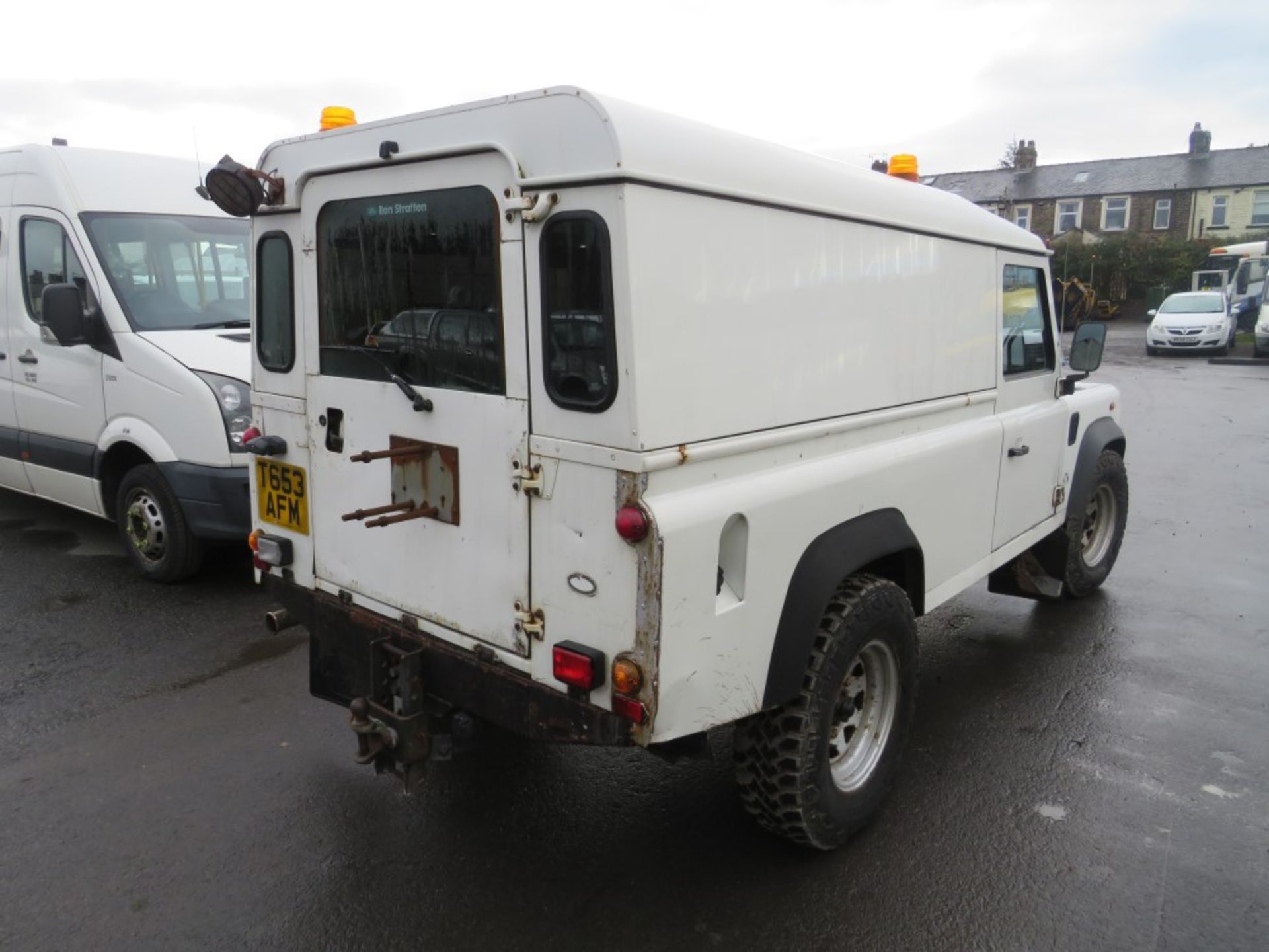 T reg LAND ROVER 110 DEFENDER TDI 4 X 4 C/W INTERNAL CABLE WINCH, 1ST REG 03/99, 110447M - Image 4 of 6