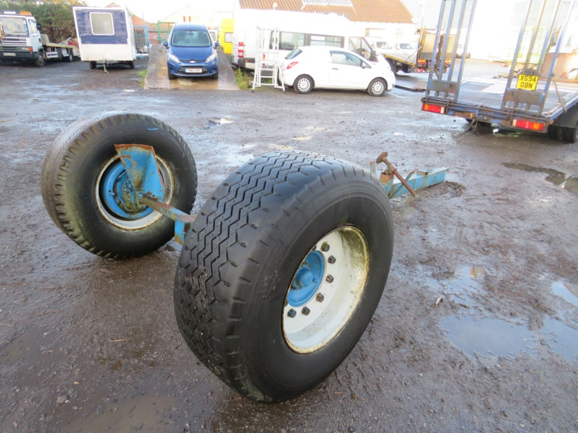 AGRICULTURAL CHASSIS BLUE FARM TRAILER WITH SUPERSINGLE TYRES [+ VAT] - Image 2 of 2