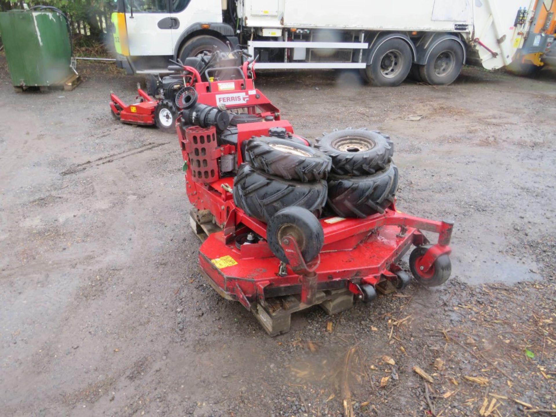 FERRIS ROTARY MOWER WITH BROKEN AXLE (DIRECT COUNCIL) (NO KEYS) [+ VAT] - Image 4 of 4