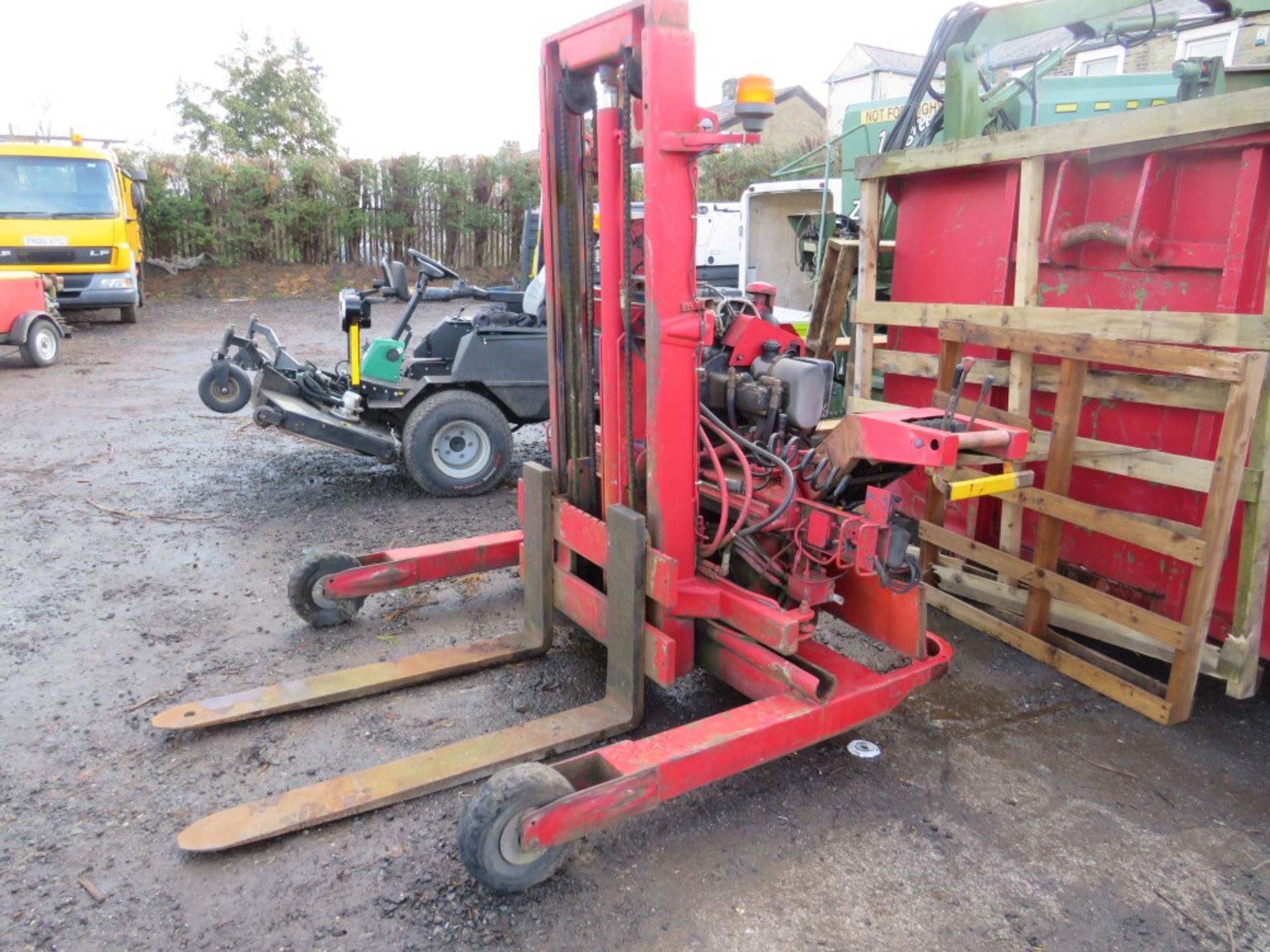 TRUCK REAR MOUNT FORK LIFT (NO KEYS) [NO VAT]