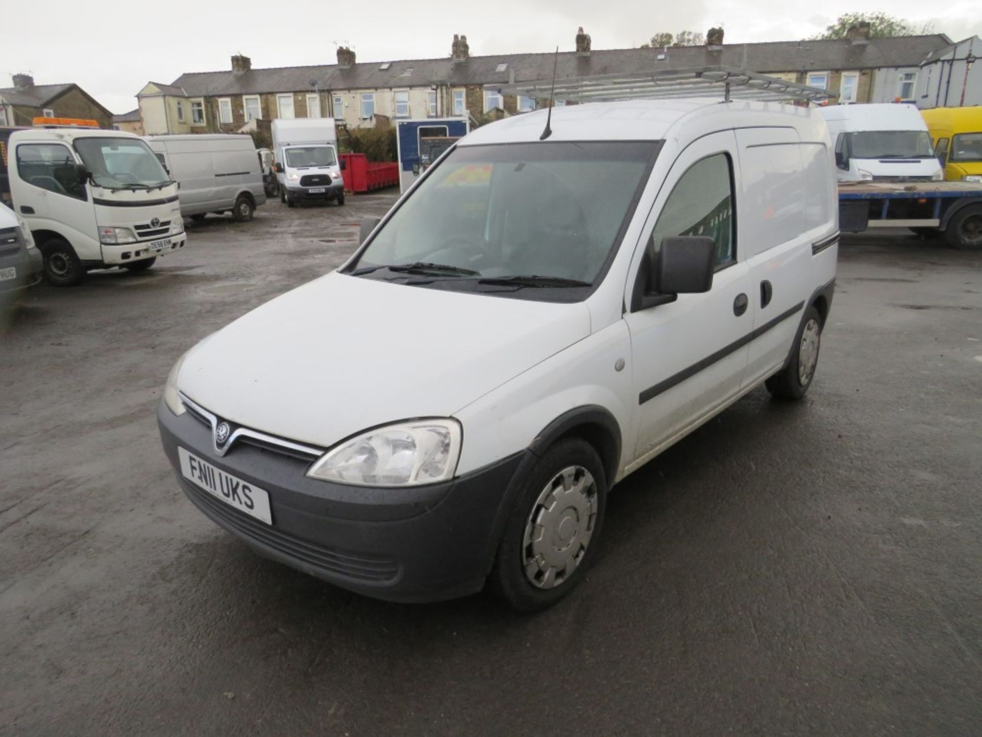 11 reg VAUXHALL COMBO 2000 CDTI, 1ST REG 03/11, TEST 01/21, 137601M, V5 HERE, 5 FORMER KEEPERS [NO - Image 2 of 6
