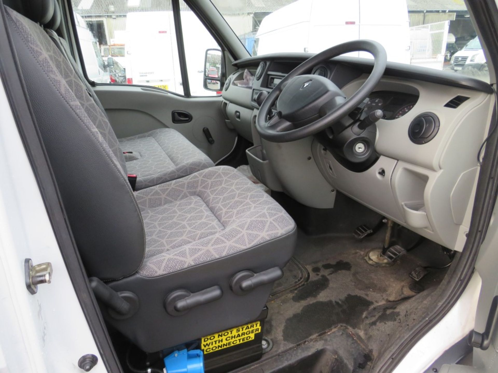 09 reg RENAULT MASTER 120.35 LWB BOX VAN (DIRECT COUNCIL) 1ST REG 04/09, TEST 04/21, "ONLY 4,522M WA - Image 6 of 6