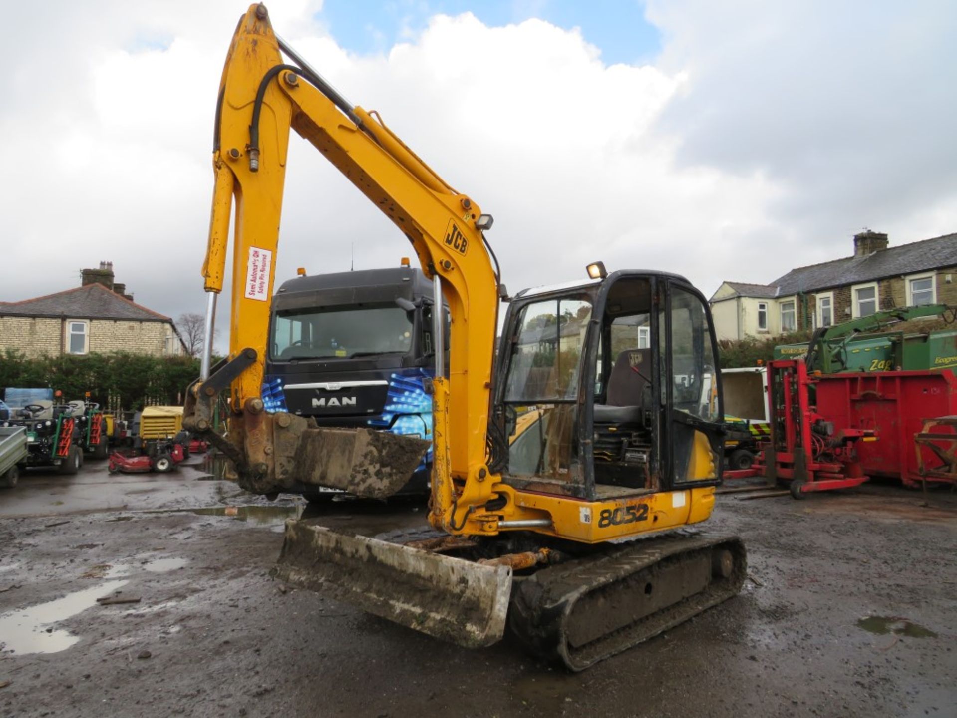 2000 JCB 8052 5 TON MINI DIGGER C/W DITCHING BUCKET, 6204 HOURS [+ VAT]