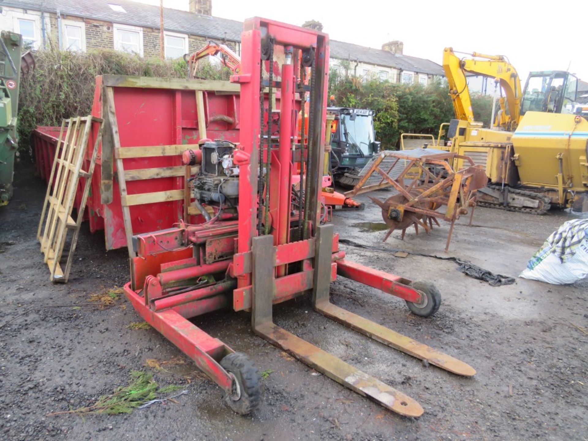 TRUCK REAR MOUNT FORK LIFT (NO KEYS) [NO VAT] - Image 2 of 4