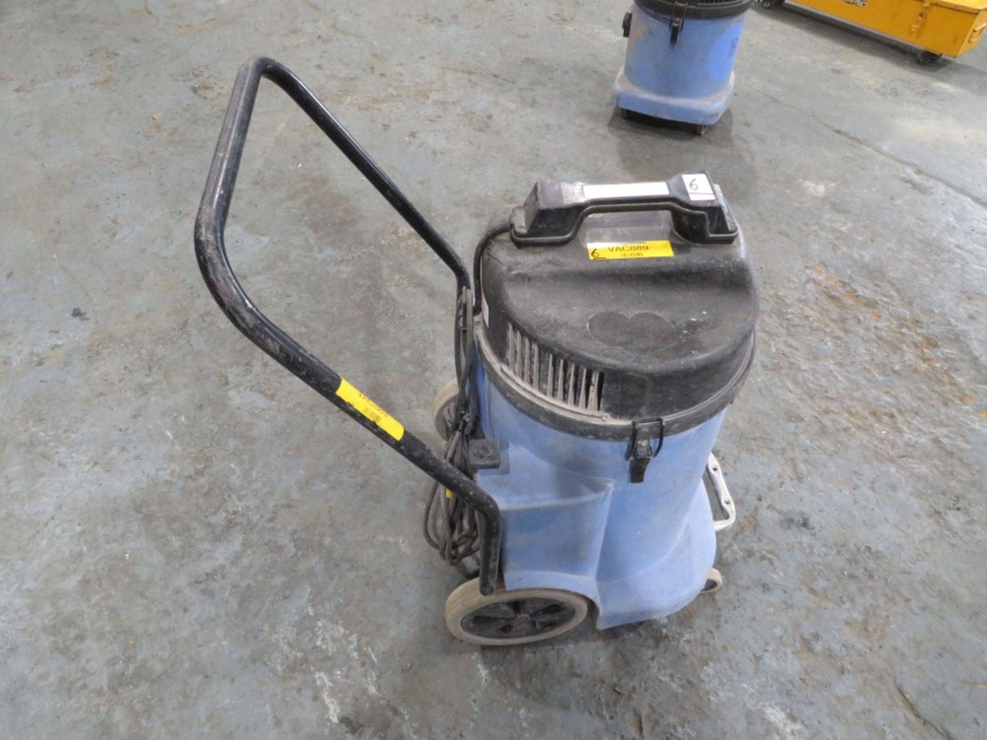 110V TWIN MOTOR WET & DRY VACUUM (DIRECT HIRE CO) [+ VAT]