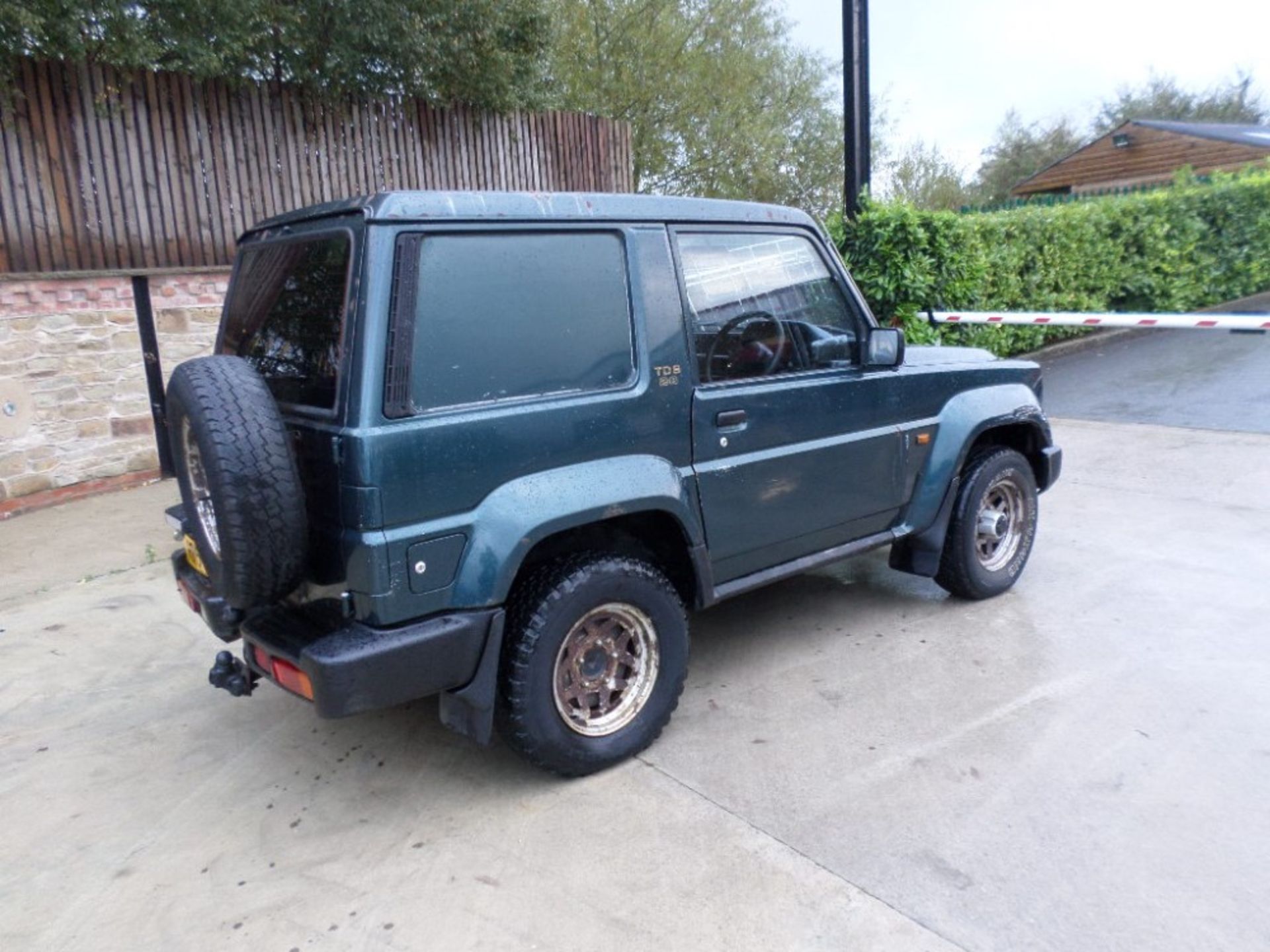 R reg DAIHATSU FOURTRAK 2.8 FIELDMAN TDS (LOCATION SHEFFIELD) 1ST REG 08/97, 146744M, V5 HERE, 3 - Image 2 of 6