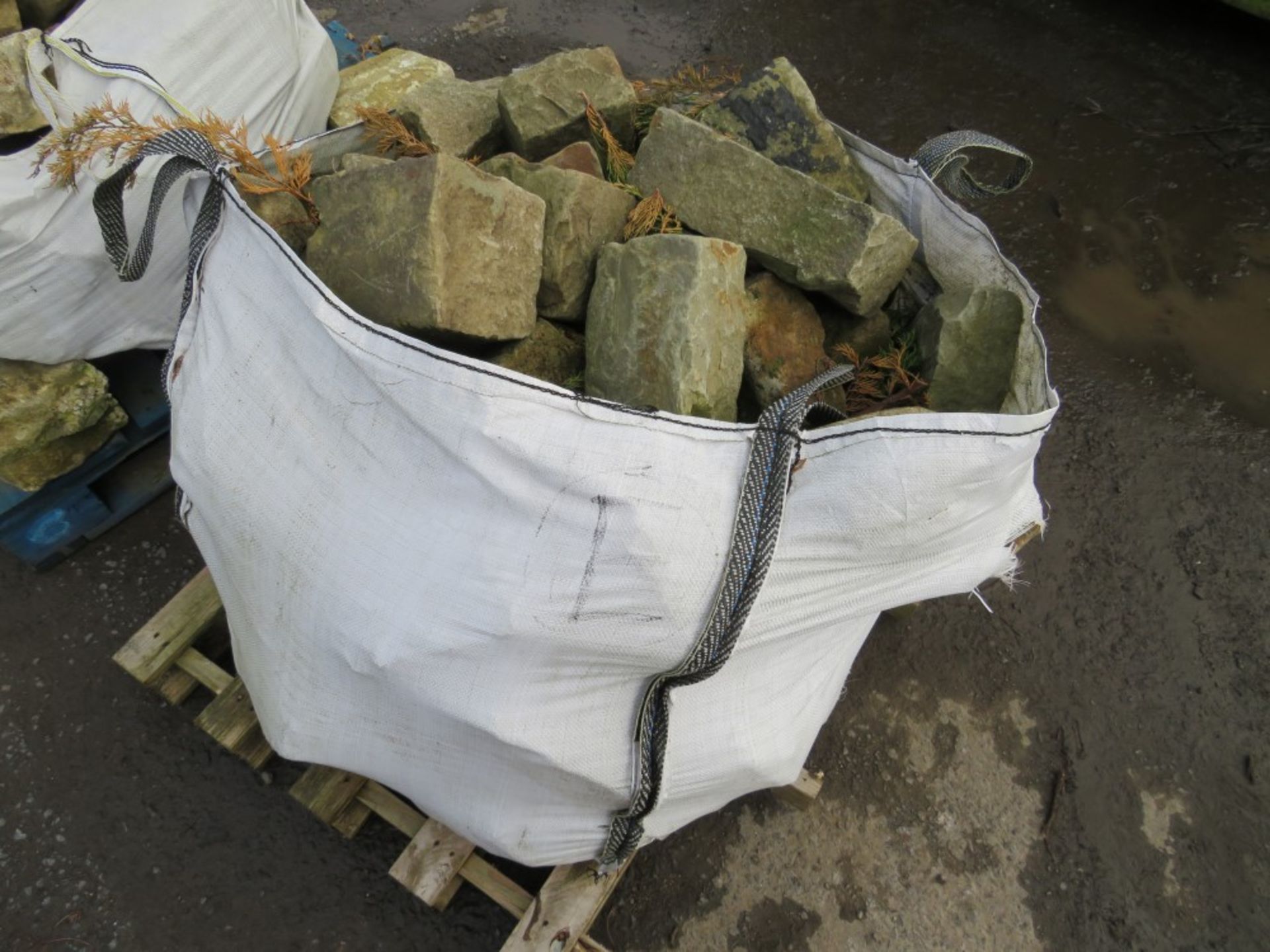 BAG OF RECLAIMED STONE SETS/COBBLES [E] [NO VAT]