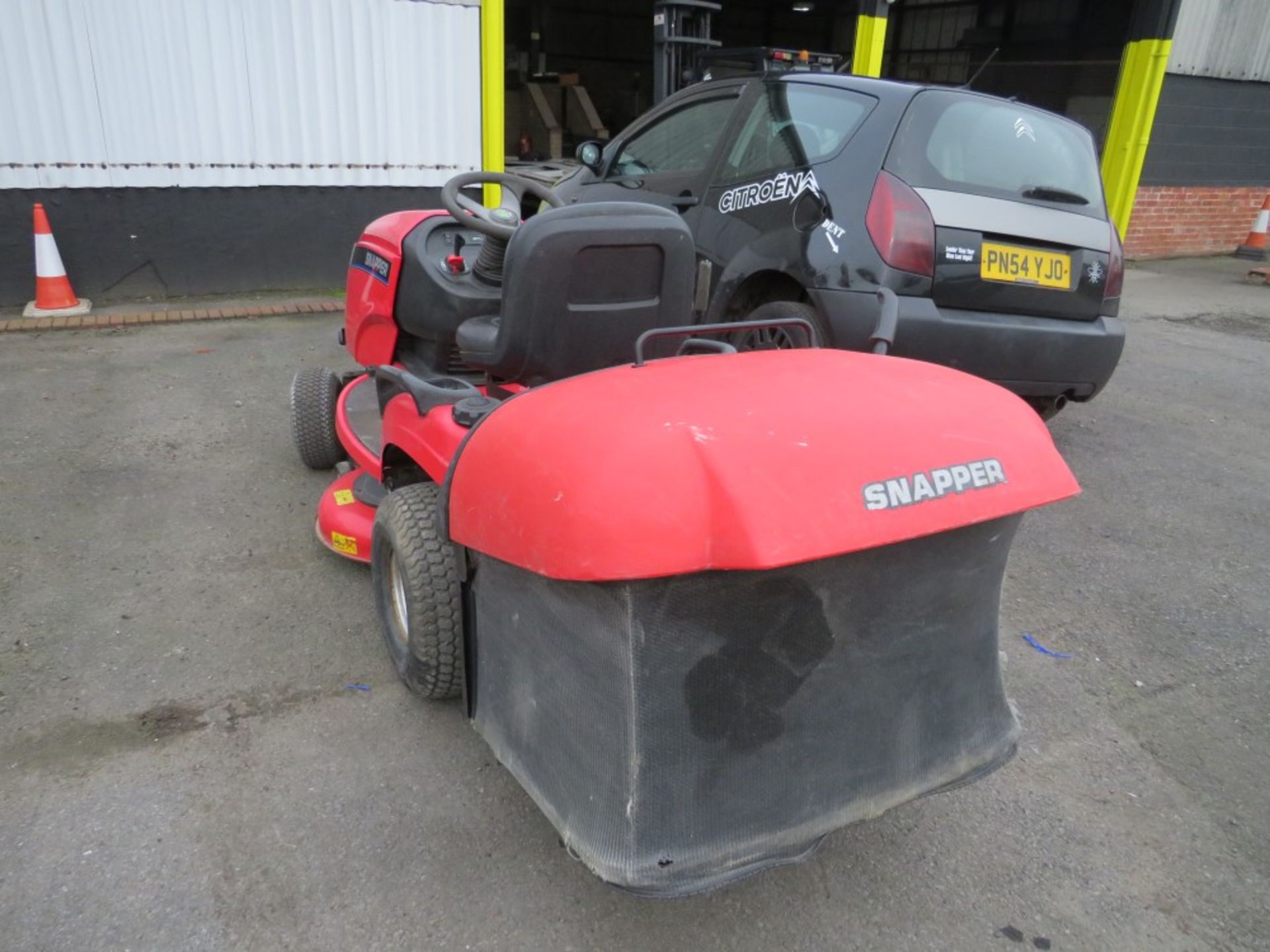 SNAPPER RD 2140 RIDE ON MOWER [NO VAT] - Image 3 of 4