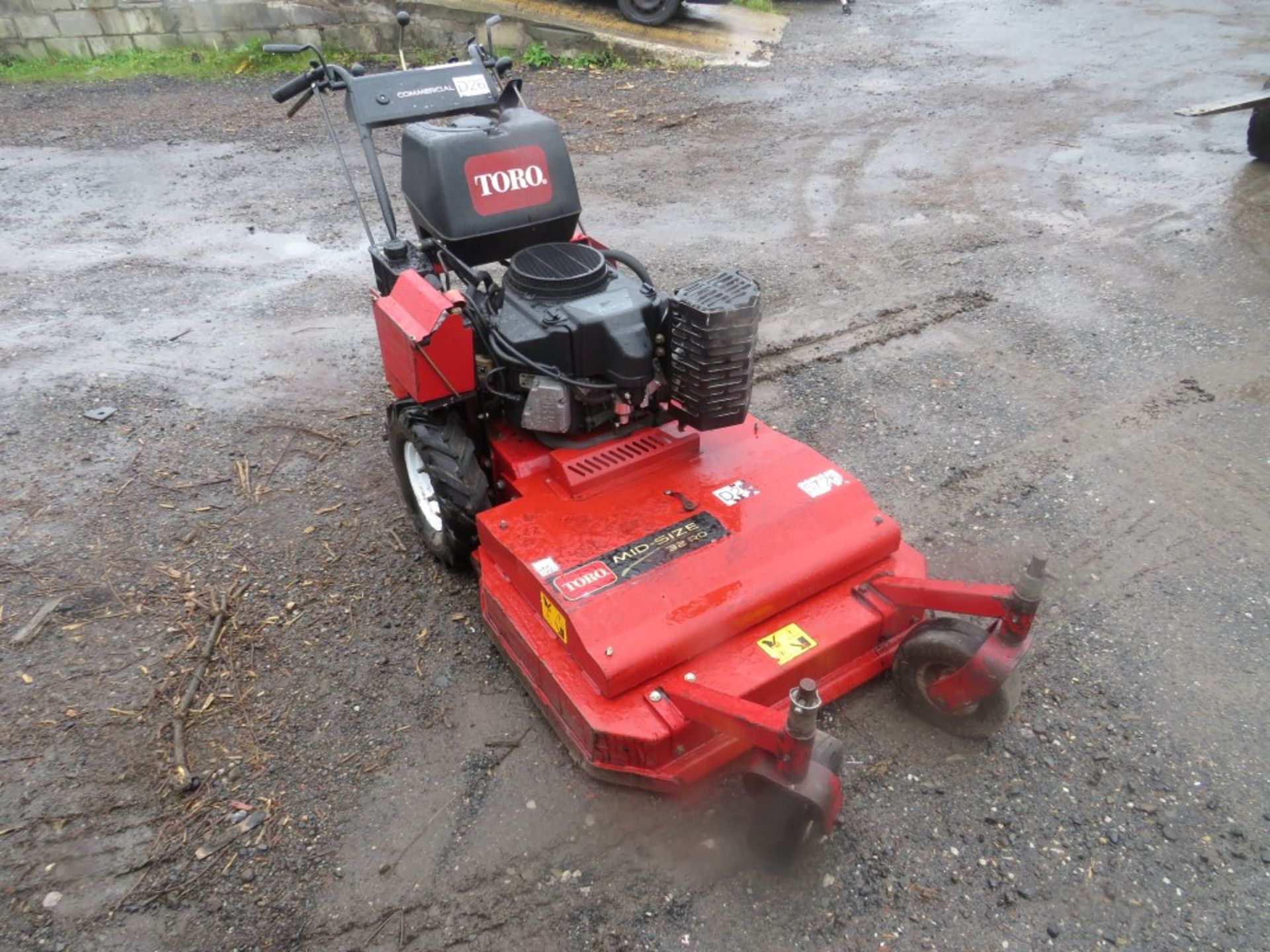 TORO 32" MOWER (DIRECT COUNCIL) (NO KEYS) [+ VAT] - Image 2 of 4