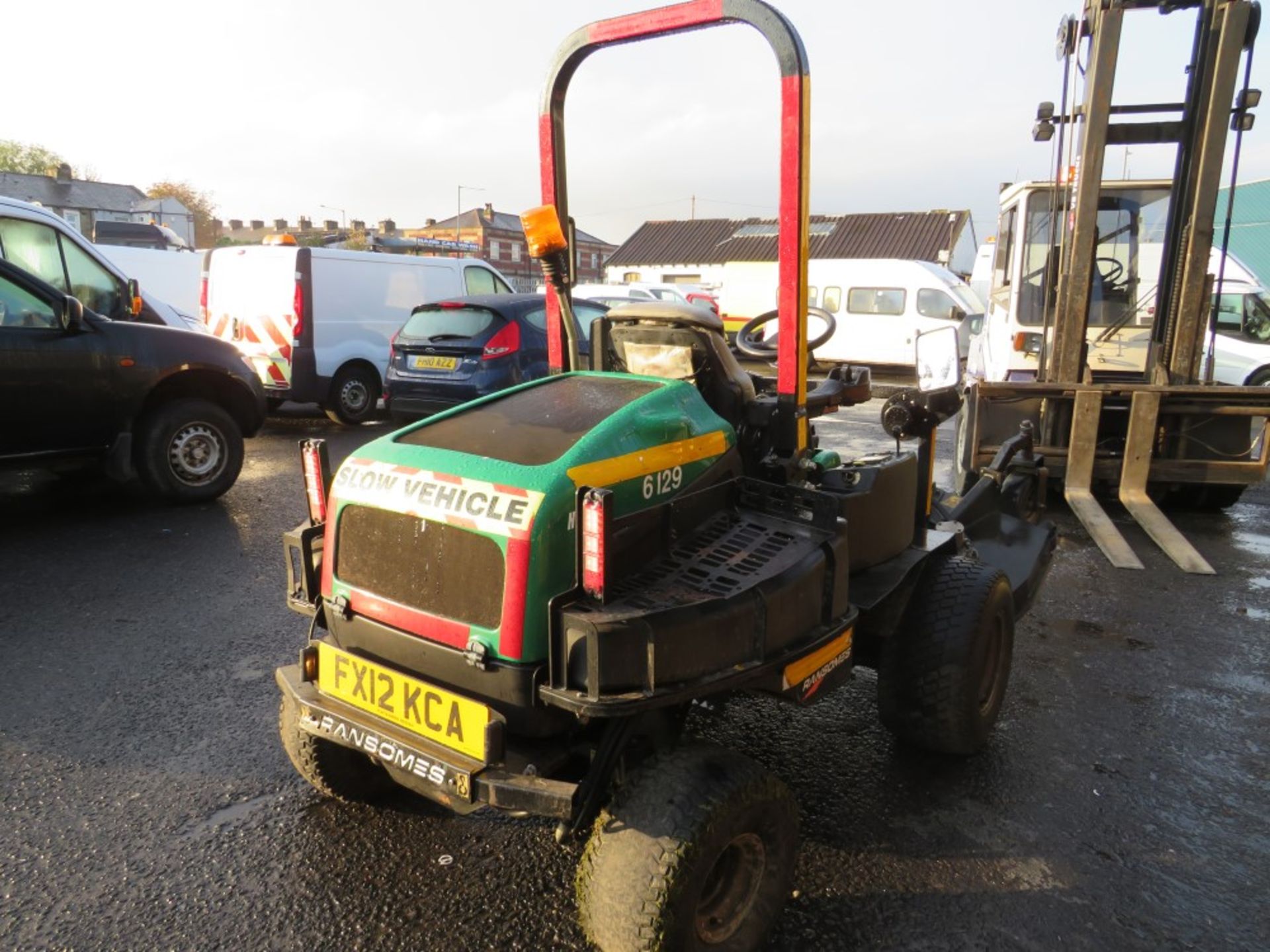 12 reg RANSOME HR300 RIDE ON MOWER (DIRECT COUNCIL) 1ST REG 06/12, 4637 HOURS, V5 HERE, 1 OWNER FROM - Image 3 of 5