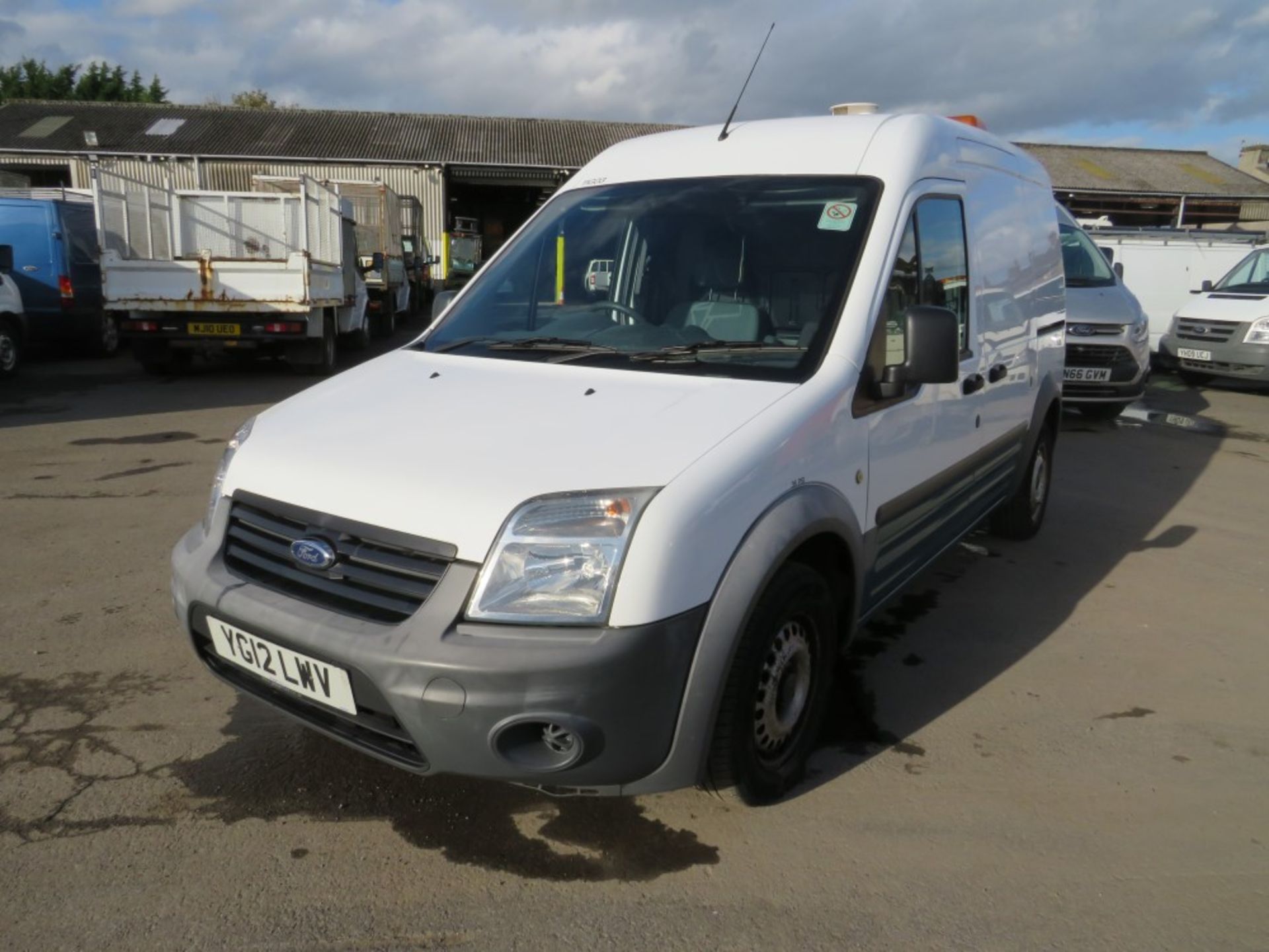 12 reg FORD TRANSIT CONNECT 90 T230 (DIRECT UNITED UTILITIES WATER) 1ST REG 03/12, TEST [+ VAT] - Image 2 of 6
