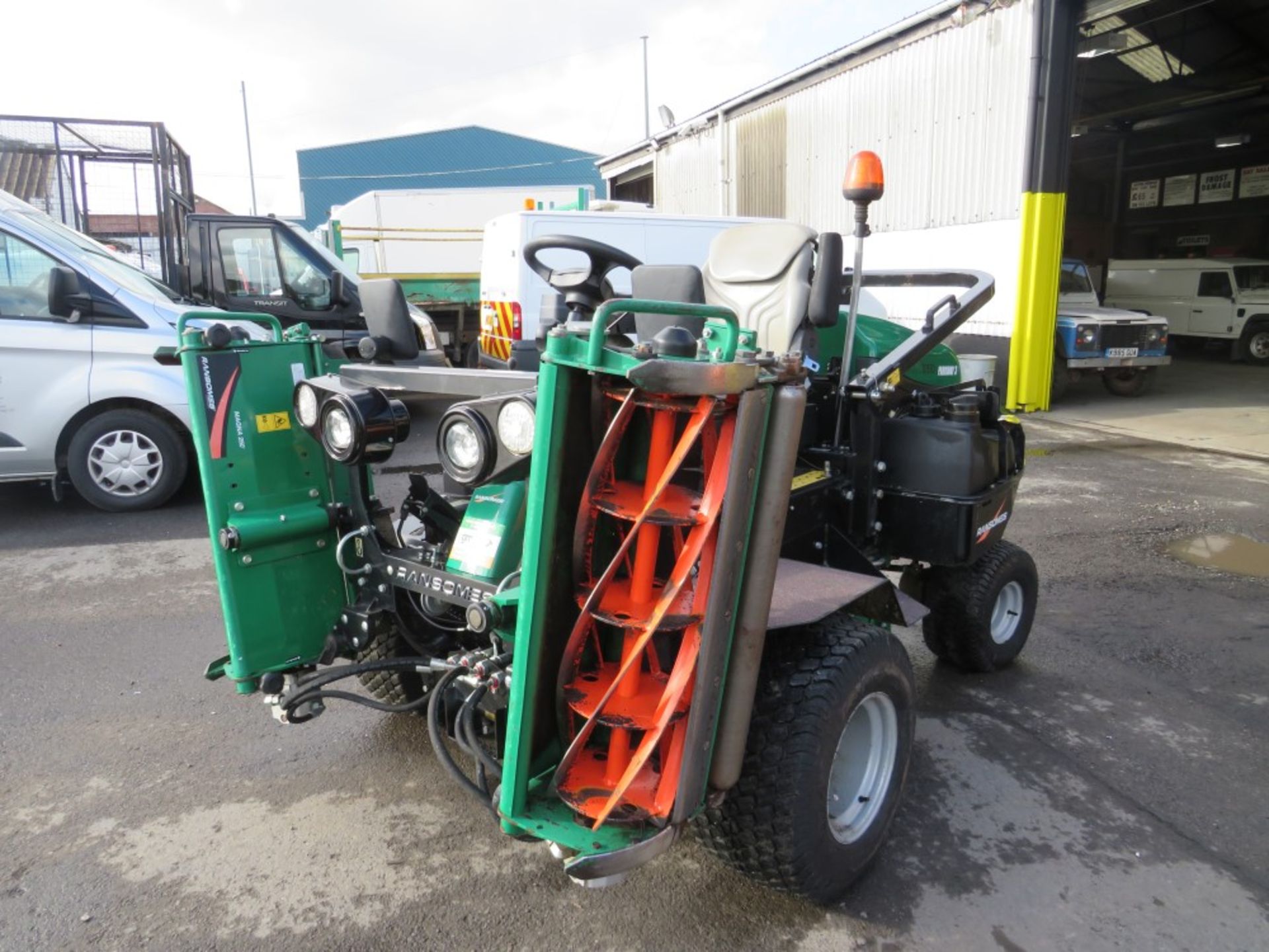 17 reg RANSOME PARKWAY 3 RIDE ON TRIPLE MOWER (DIRECT COUNCIL) 1ST REG 04/17, 306 HOURS [+ VAT] - Image 2 of 5