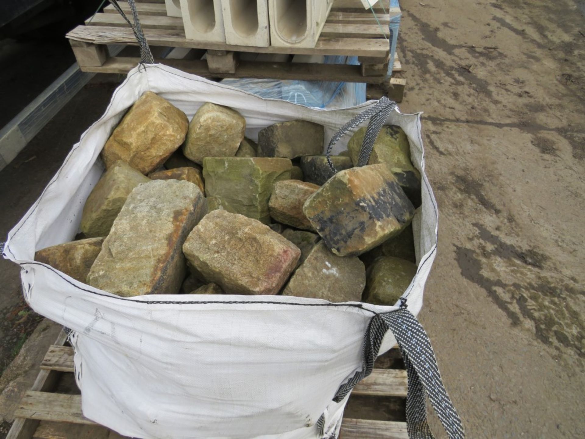 BAG OF RECLAIMED STONE SETS/COBBLES [A] [NO VAT]