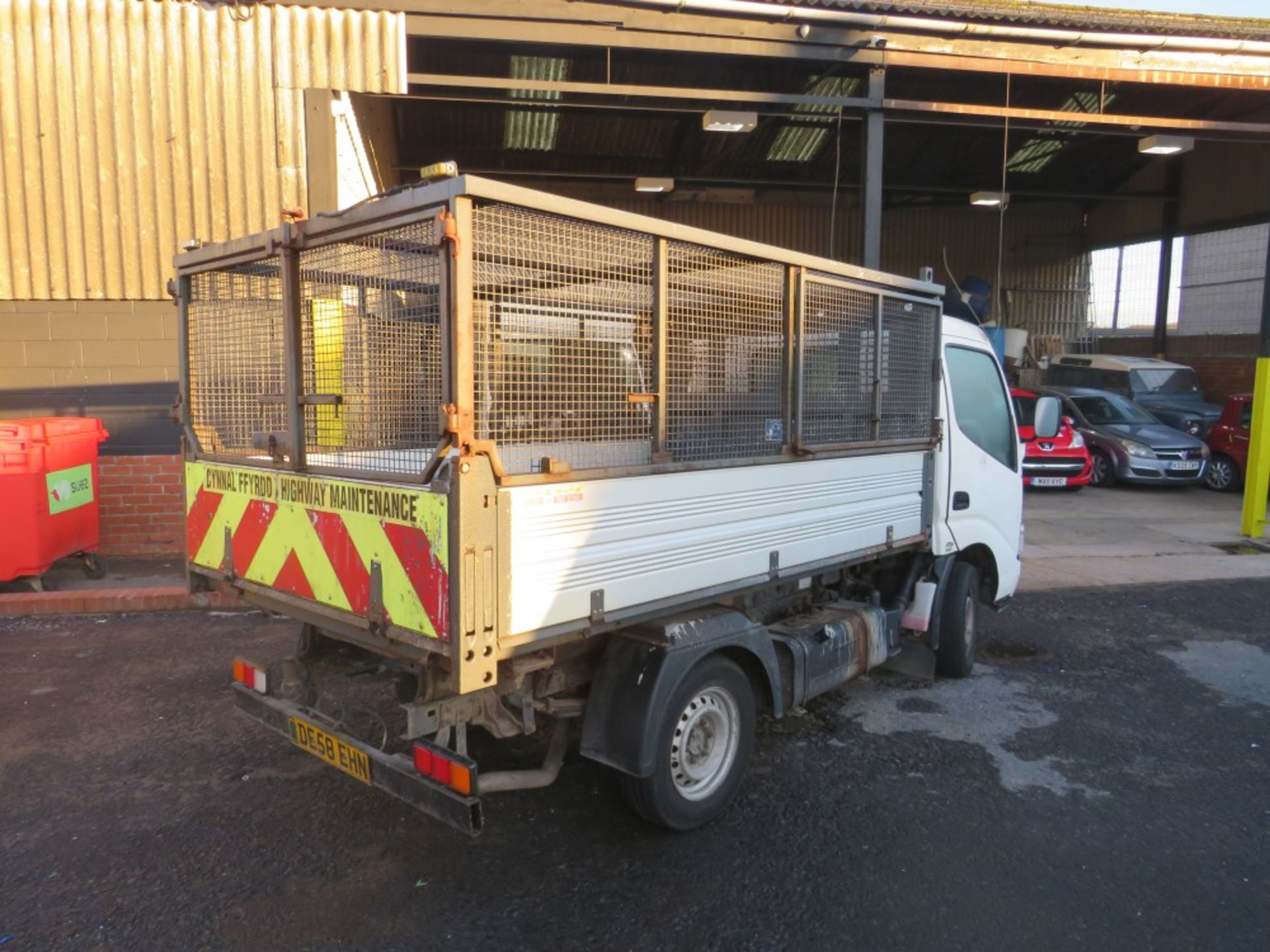 58 reg TOYOTA DYNA 300 D-4D SWB TIPPER (DIRECT COUNCIL) 1ST REG 11/08, 136368M, V5 HERE, 1 OWNER - Image 4 of 5