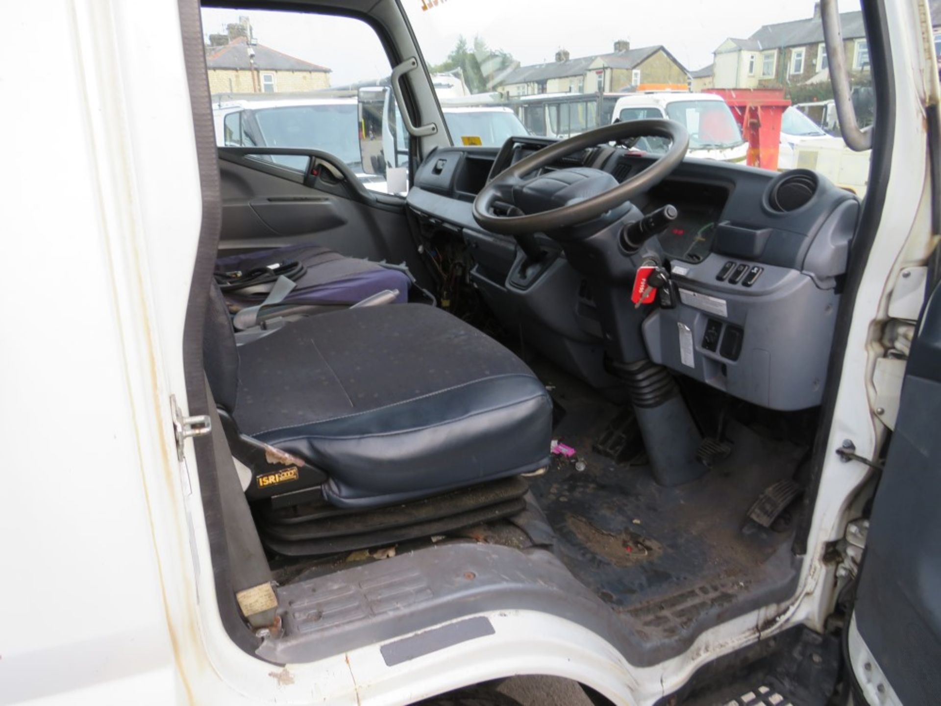 63 reg MITSUBISHI FUSO CANTER 7C18 34 AUTO CHASSIS CAB (DIRECT COUNCIL) 1ST REG 12/13, 95666M, V5 - Image 5 of 5