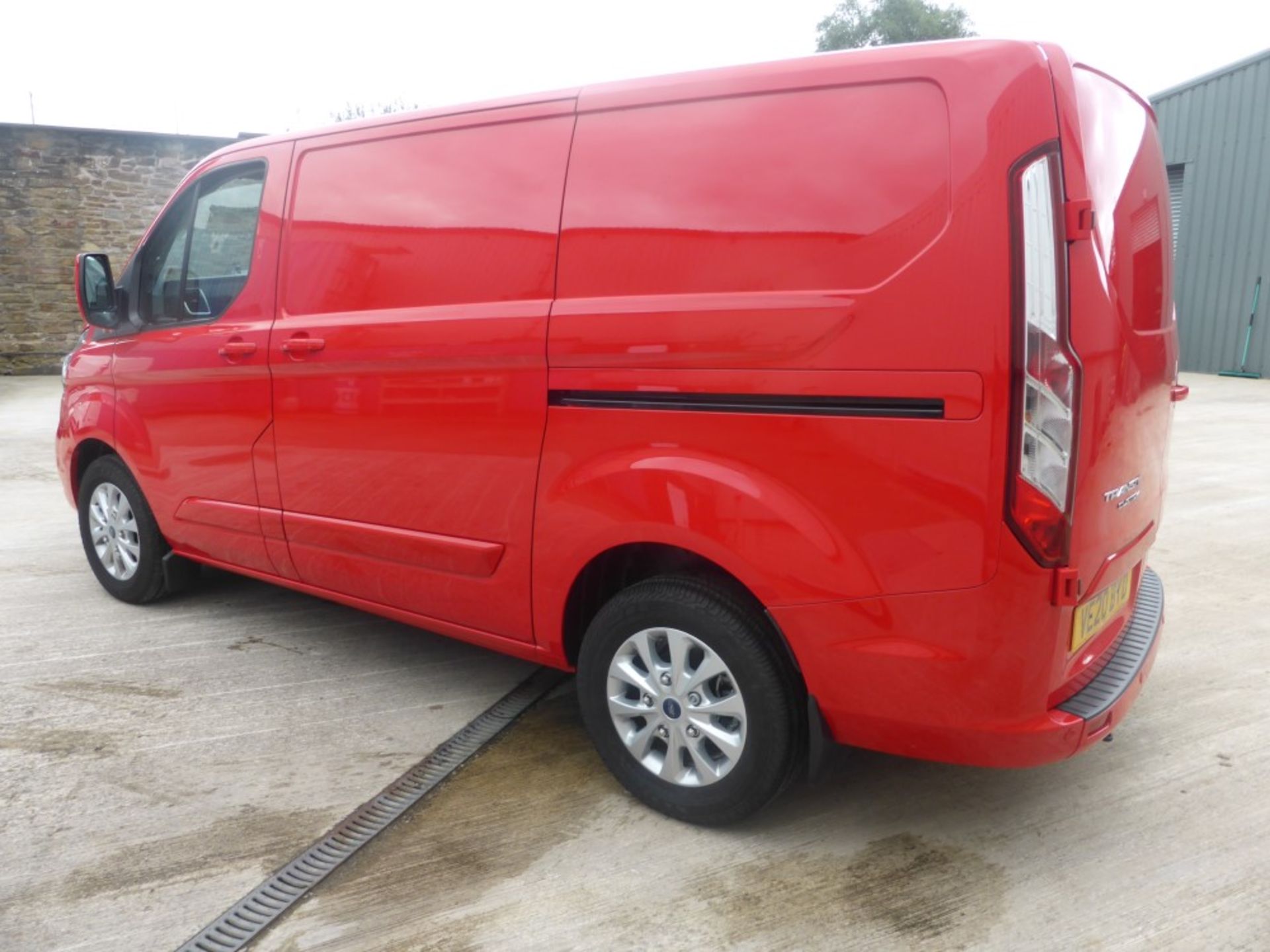 PRE-REGISTERED 20 reg FORD TRANSIT CUSTOM 2.0 LIMITED (LOCATION PADIHAM) 246.7M, APP CONNECT, PARK - Image 3 of 9