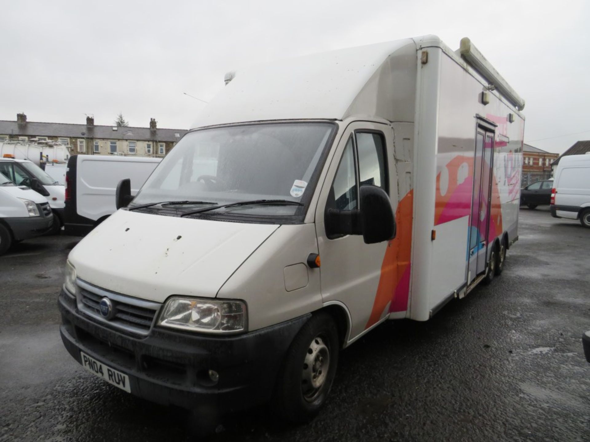 04 reg FIAT DUCATO 18 JTD MWB MOBILE YOUTH EDUCATION UNIT (DIRECT COUNCIL) 1ST REG 05/04, 17889M, V5 - Image 2 of 7