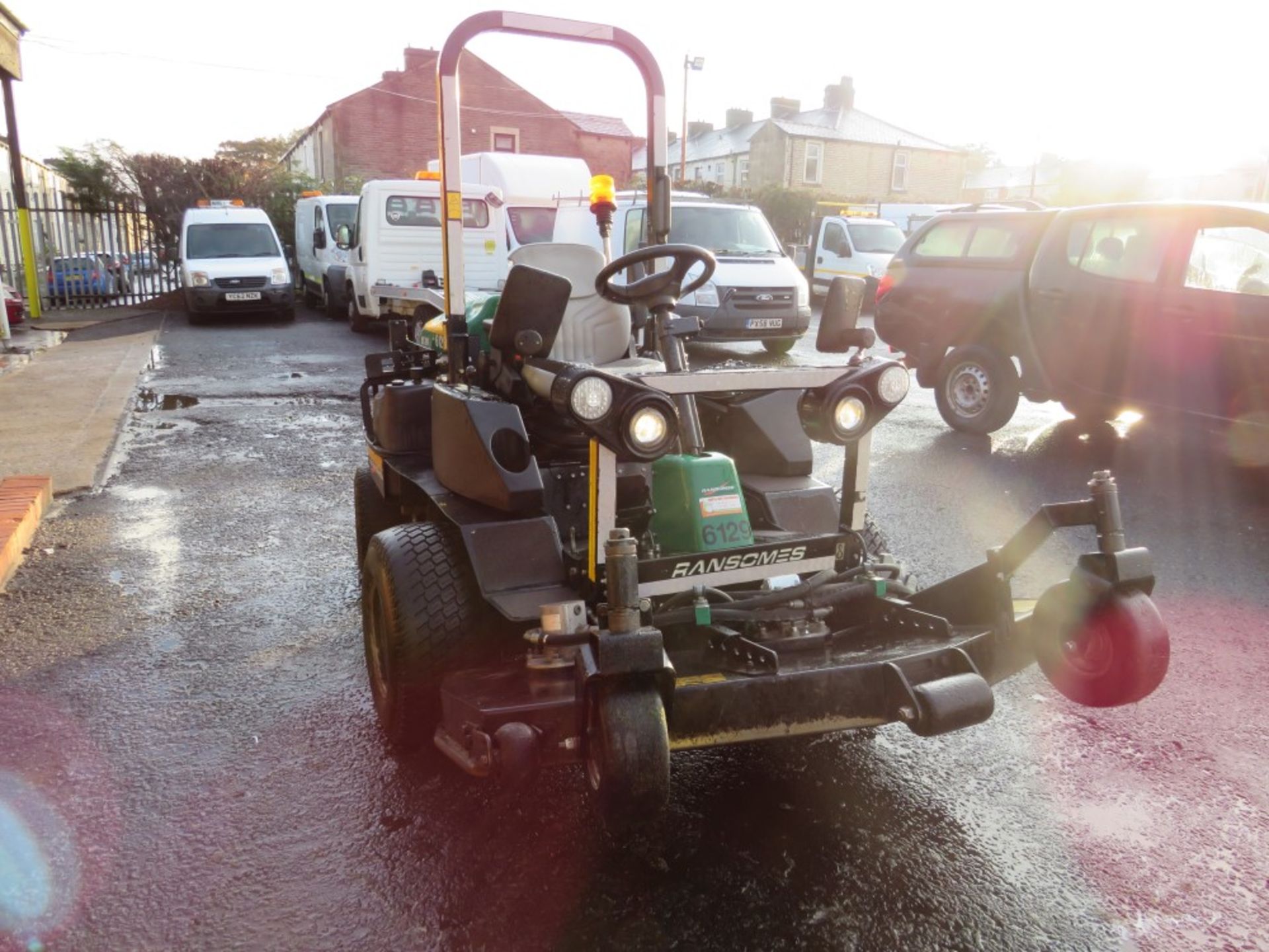 12 reg RANSOME HR300 RIDE ON MOWER (DIRECT COUNCIL) 1ST REG 06/12, 4637 HOURS, V5 HERE, 1 OWNER FROM - Image 4 of 5