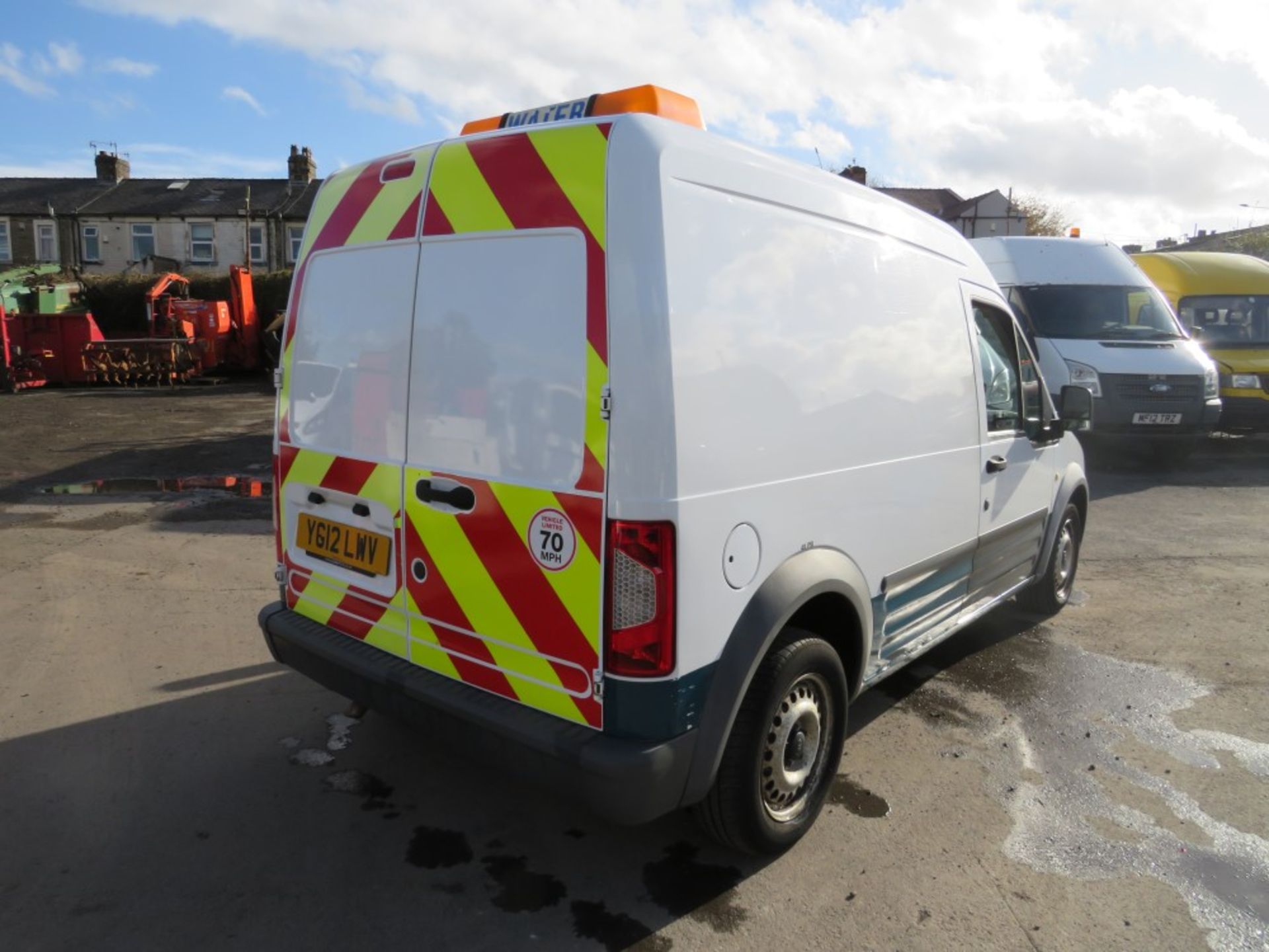 12 reg FORD TRANSIT CONNECT 90 T230 (DIRECT UNITED UTILITIES WATER) 1ST REG 03/12, TEST [+ VAT] - Image 4 of 6