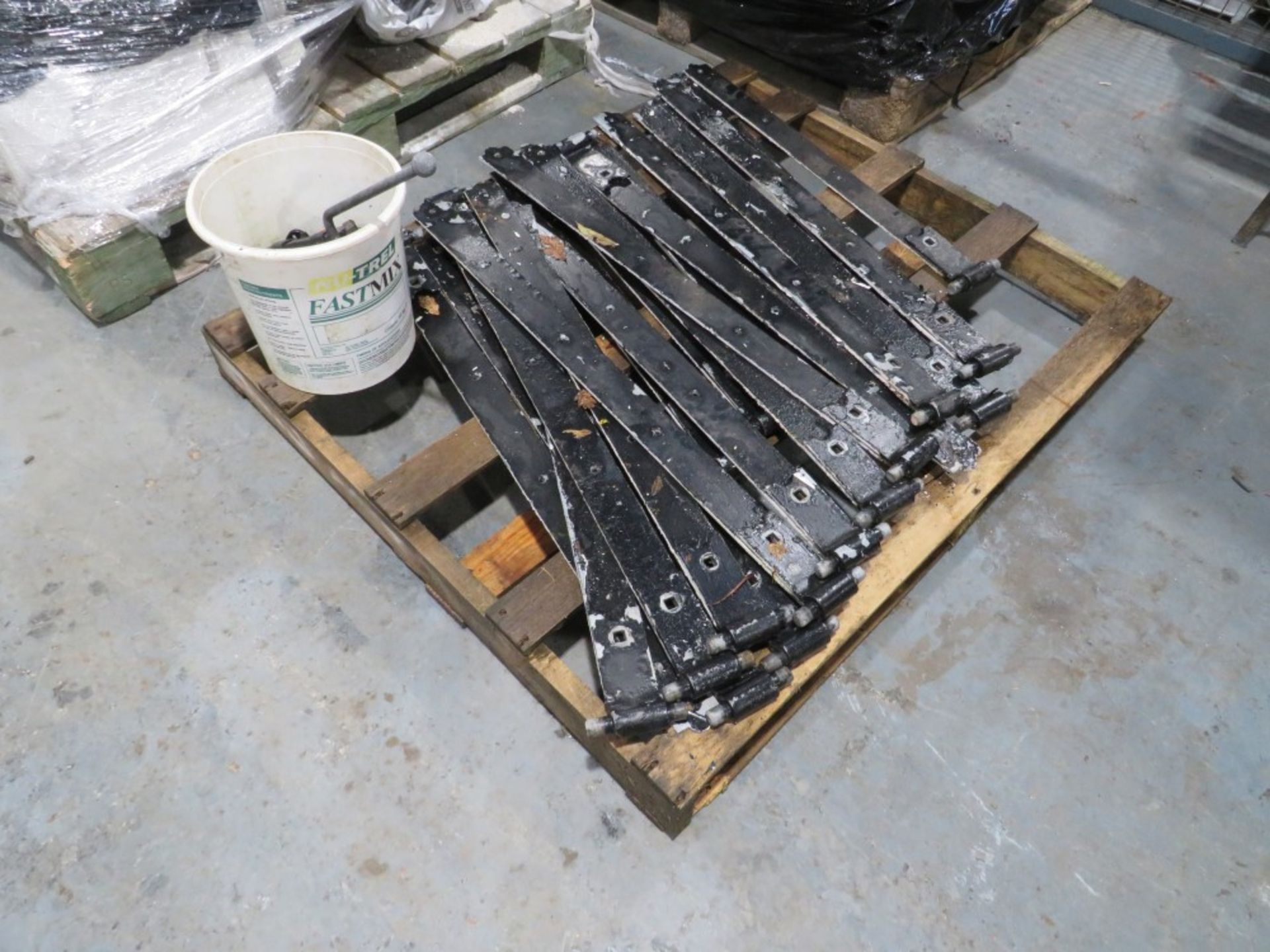 PALLET OF BARN DOOR HINGES & FITTINGS [NO VAT]