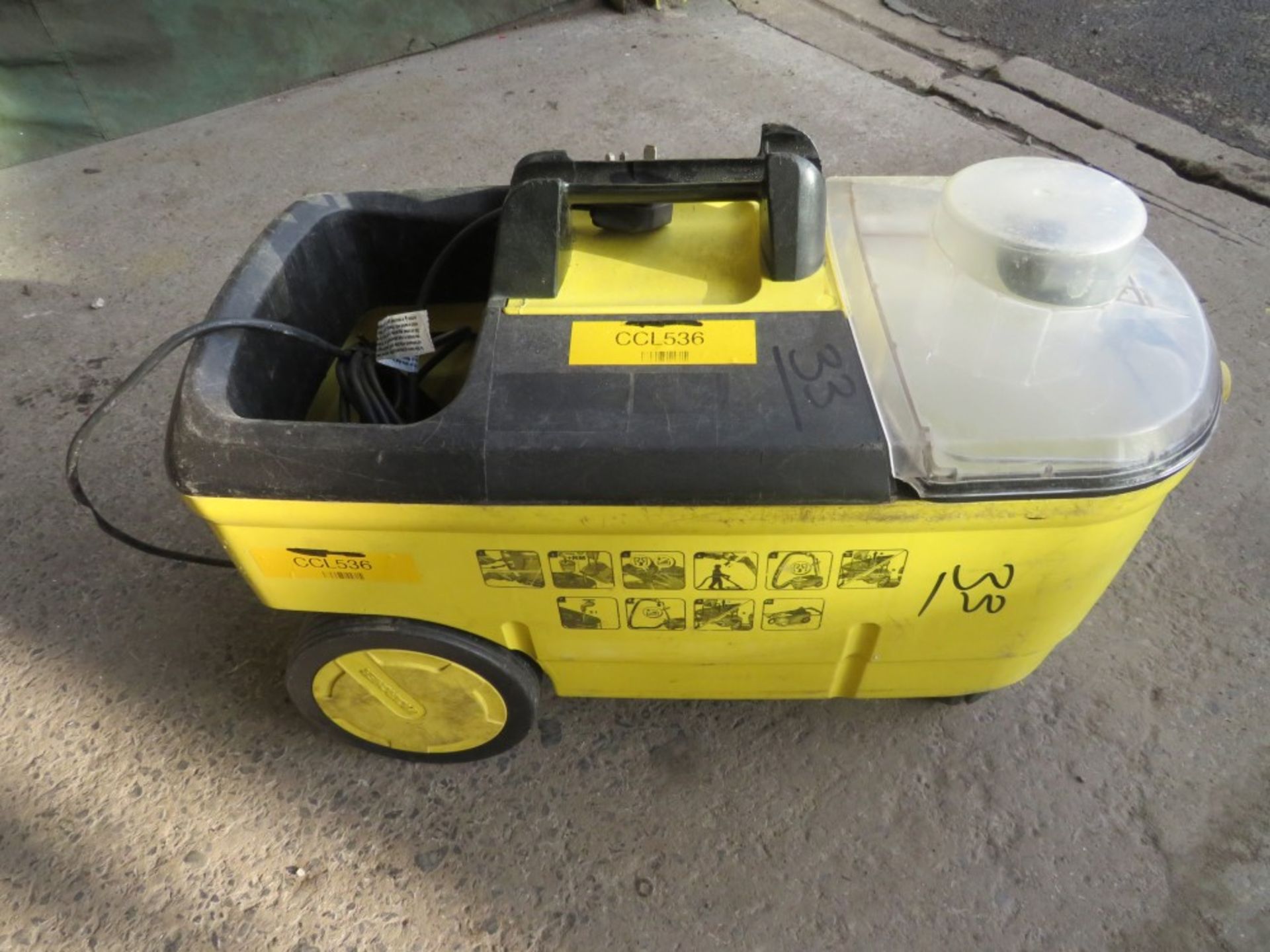 240V INDUSTRIAL CARPER CLEANER (DIRECT HIRE CO) [+ VAT]