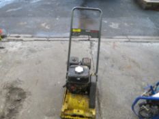 16" PETROL VIBRATING PLATE (DIRECT HIRE CO) [+ VAT]