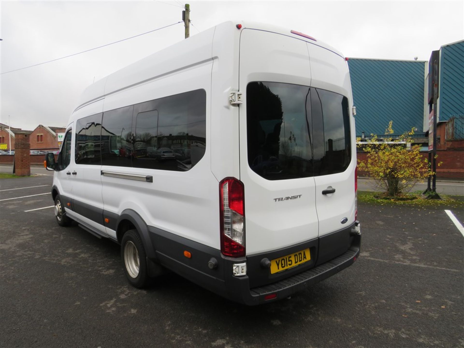 15 reg FORD TRANSIT TREND 2.2 17 SEAT EURO 6 MINIBUS (LOCATION PAIDHAM) 1ST REG 08/15, TEST 08/21, - Image 4 of 8