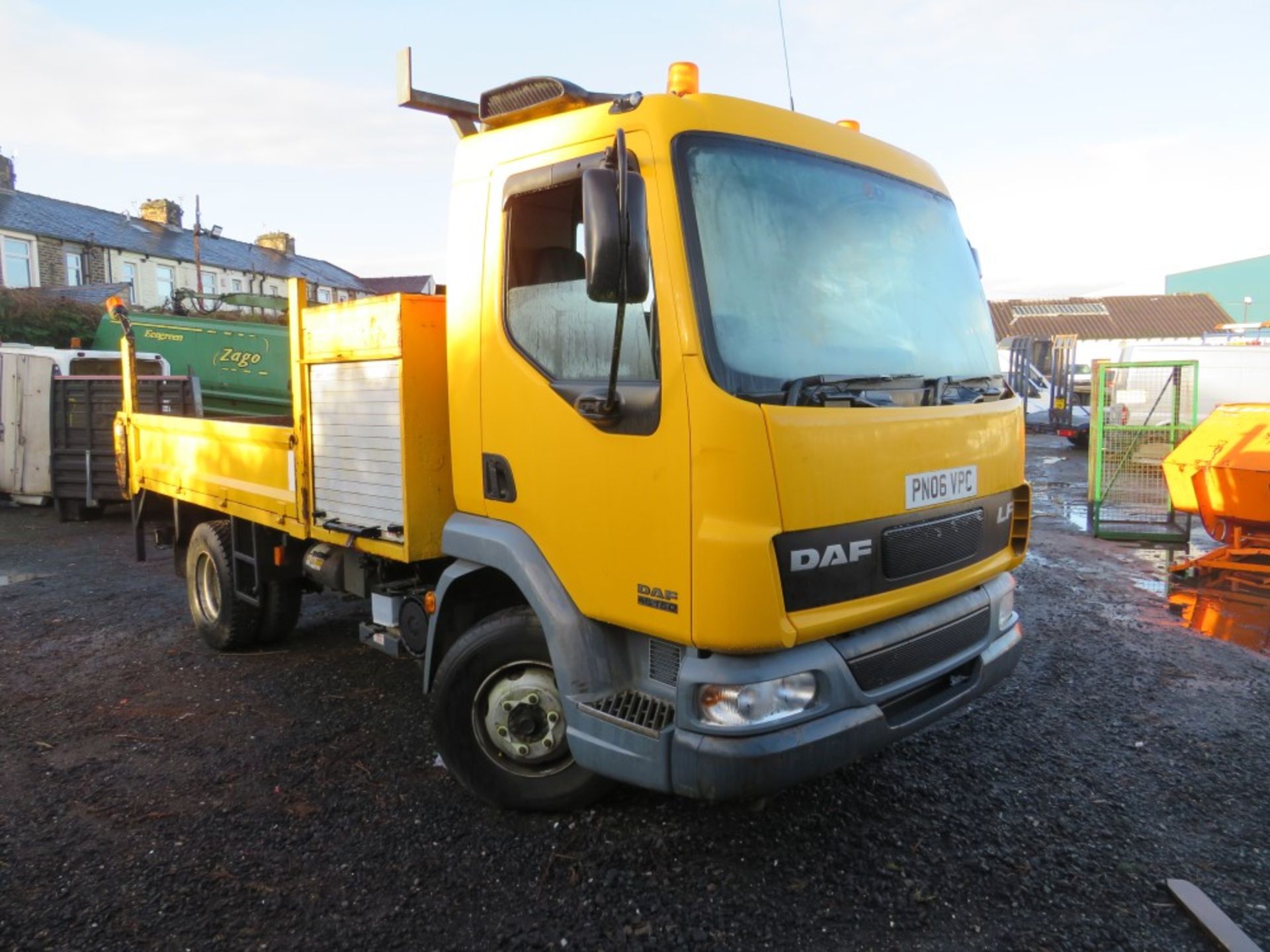 06 reg DAF LF45.150 TIPPER, 1ST REG 06/06, NO MILAGE DISPLAYED, V5 HERE, 1 OWNER FROM NEW [+ VAT]