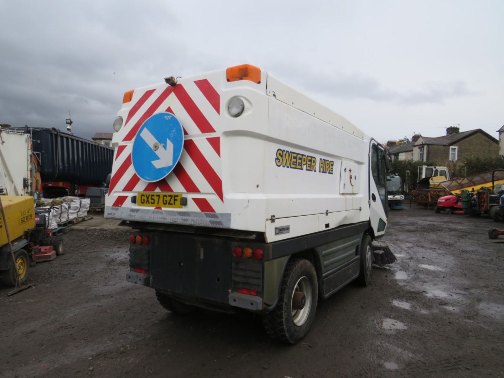 57 reg JOHNSTON CX400 SWEEPER, 1ST REG 01/08, V5 HERE, 2 FORMER KEEPERS [+ VAT] - Image 4 of 6