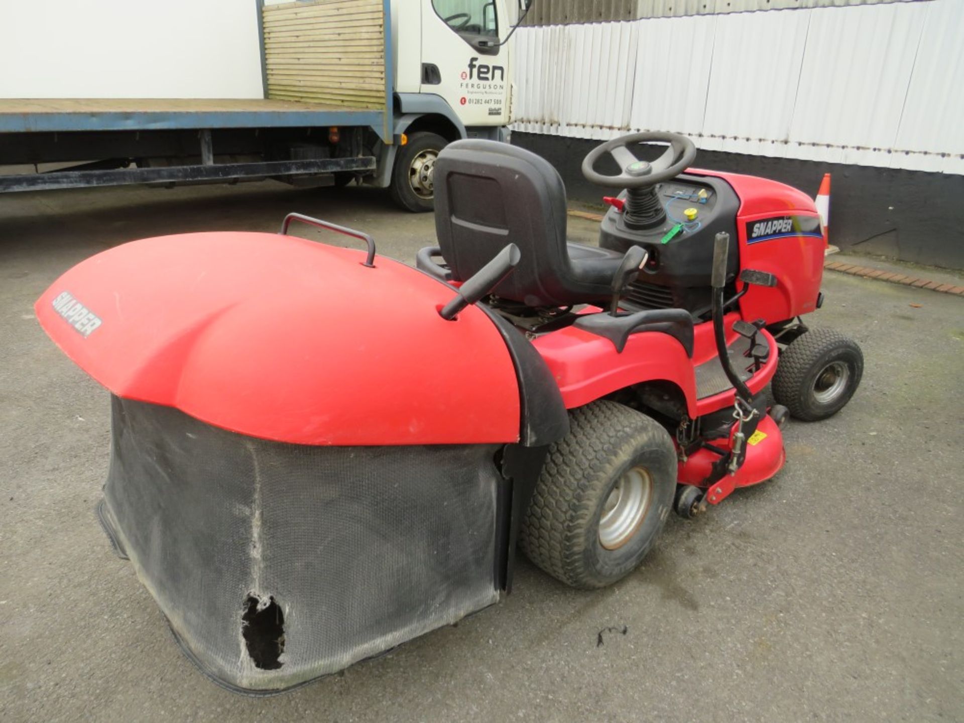 SNAPPER RD 2140 RIDE ON MOWER [NO VAT] - Image 4 of 4