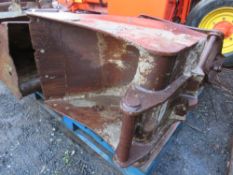 24" DIGGER BUCKET TO SUIT 8 TON EXCAVATOR (2) [+ VAT]