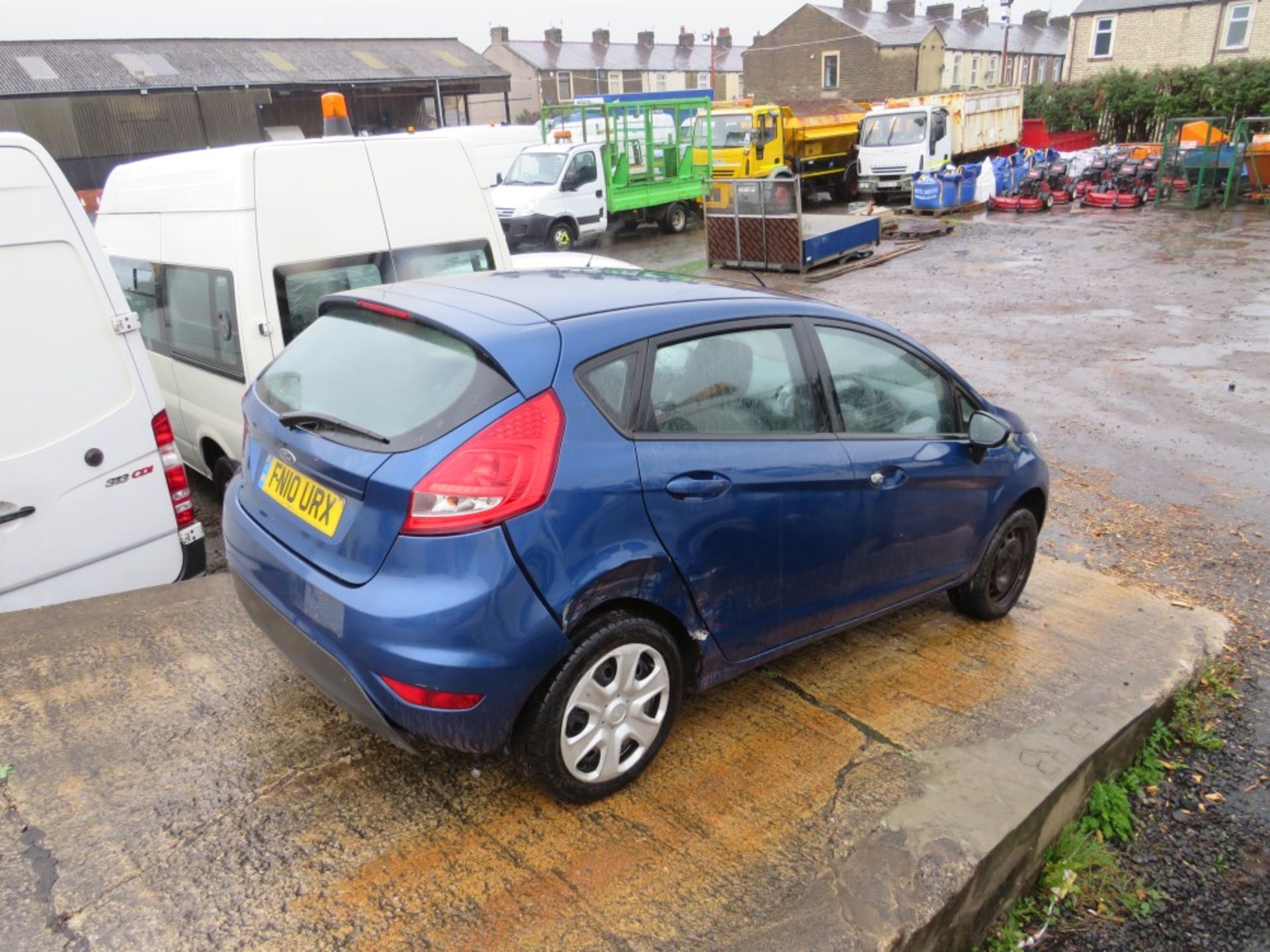 10 reg FORD FIESTA EDGE TDCI 68 HATCHBACK (DIRECT COUNCIL) (NON RUNNER - NO ENGINE & GEARBOX) 1ST - Image 4 of 5