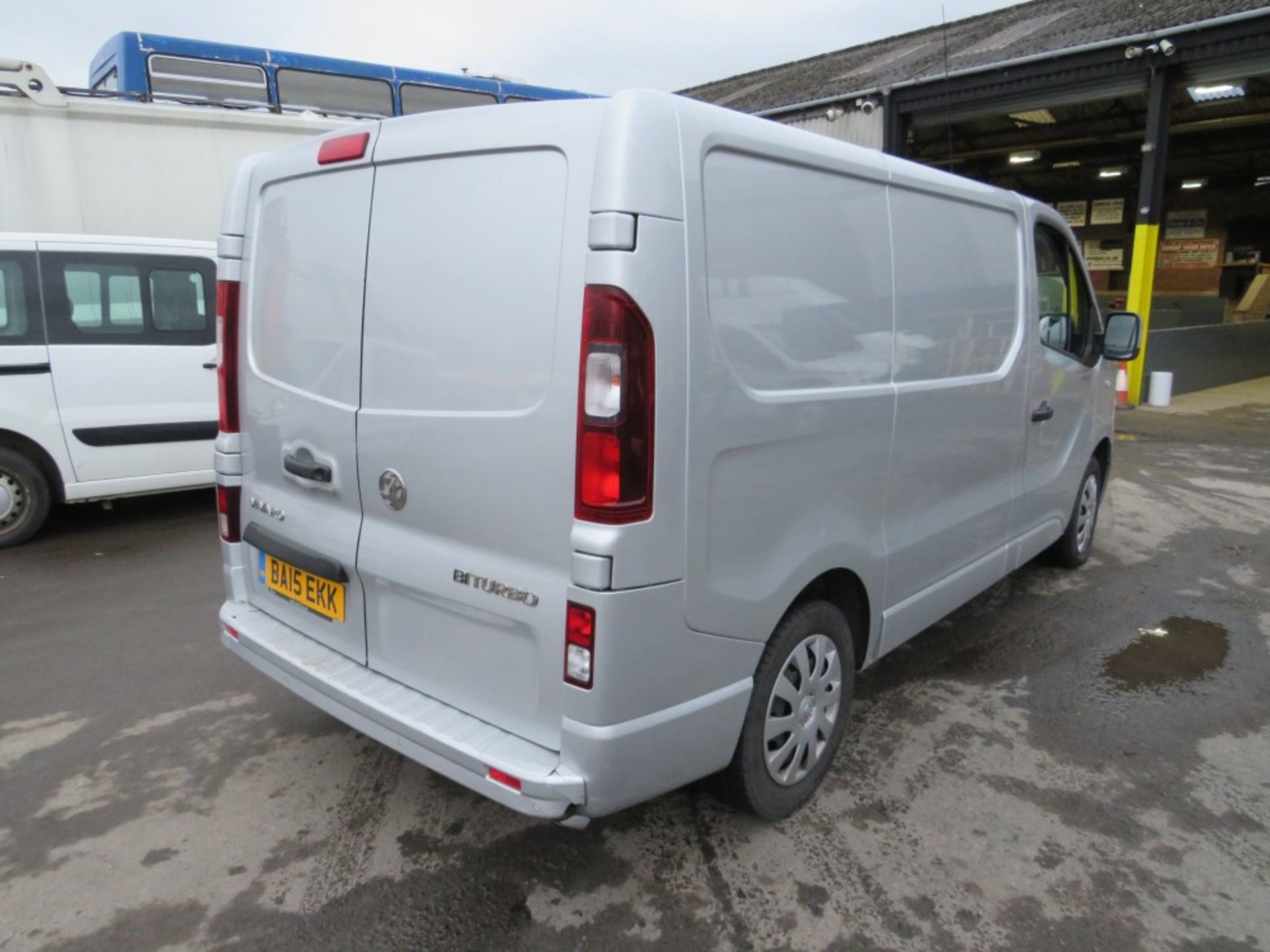 15 reg VAUXHALL VIVARO 2700 CDTI ECOFLEX, 1ST REG 08/15, 151062M WARRANTED, V5 HERE, 1 OWNER FROM - Image 4 of 6