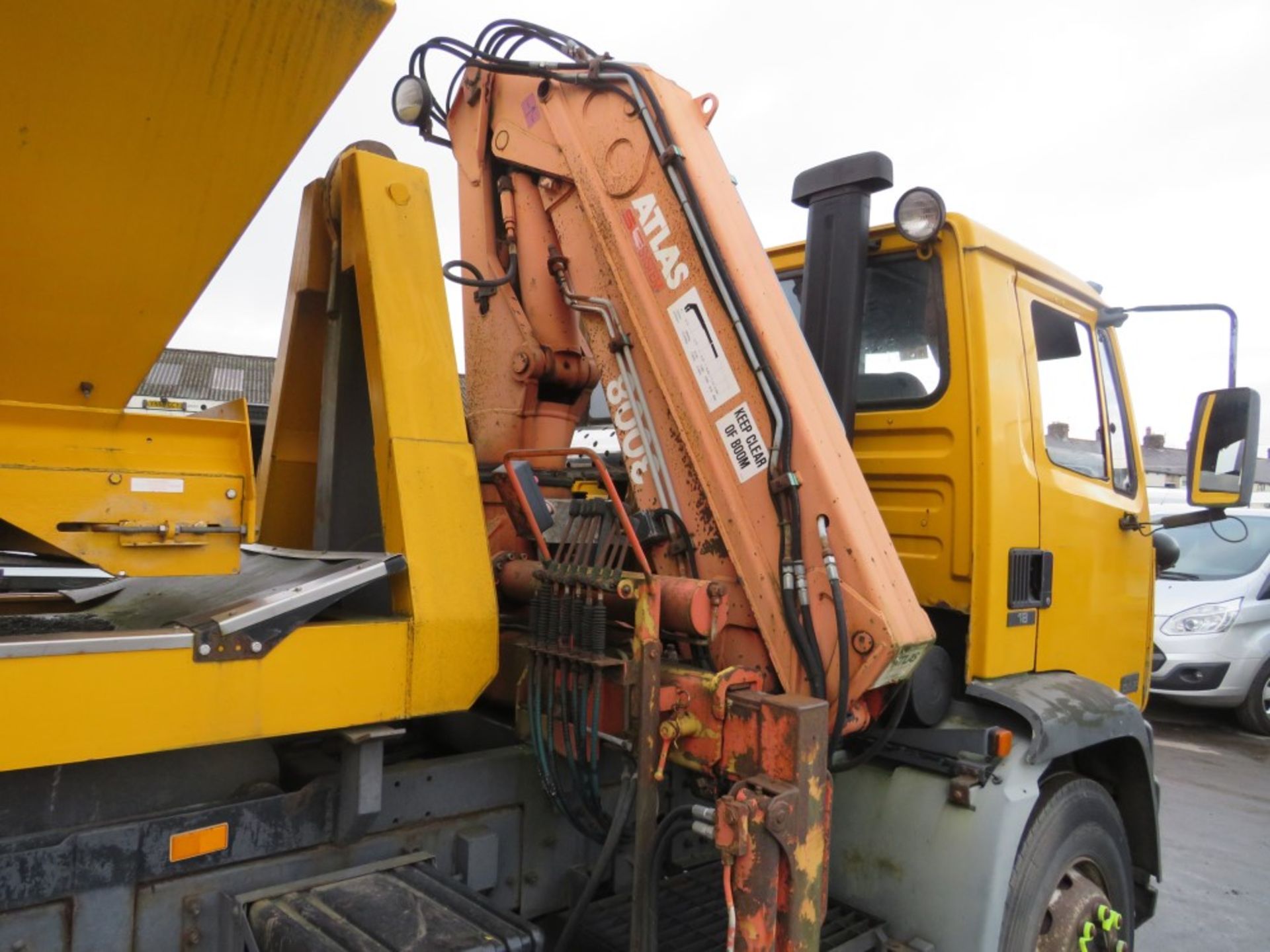 S reg DAF FA55.210 HOOK LIFT GRITTER C/W ATLAS CRANE, 1ST REG 11/98, 350060KM NOT WARRANTED, V5 - Image 5 of 6