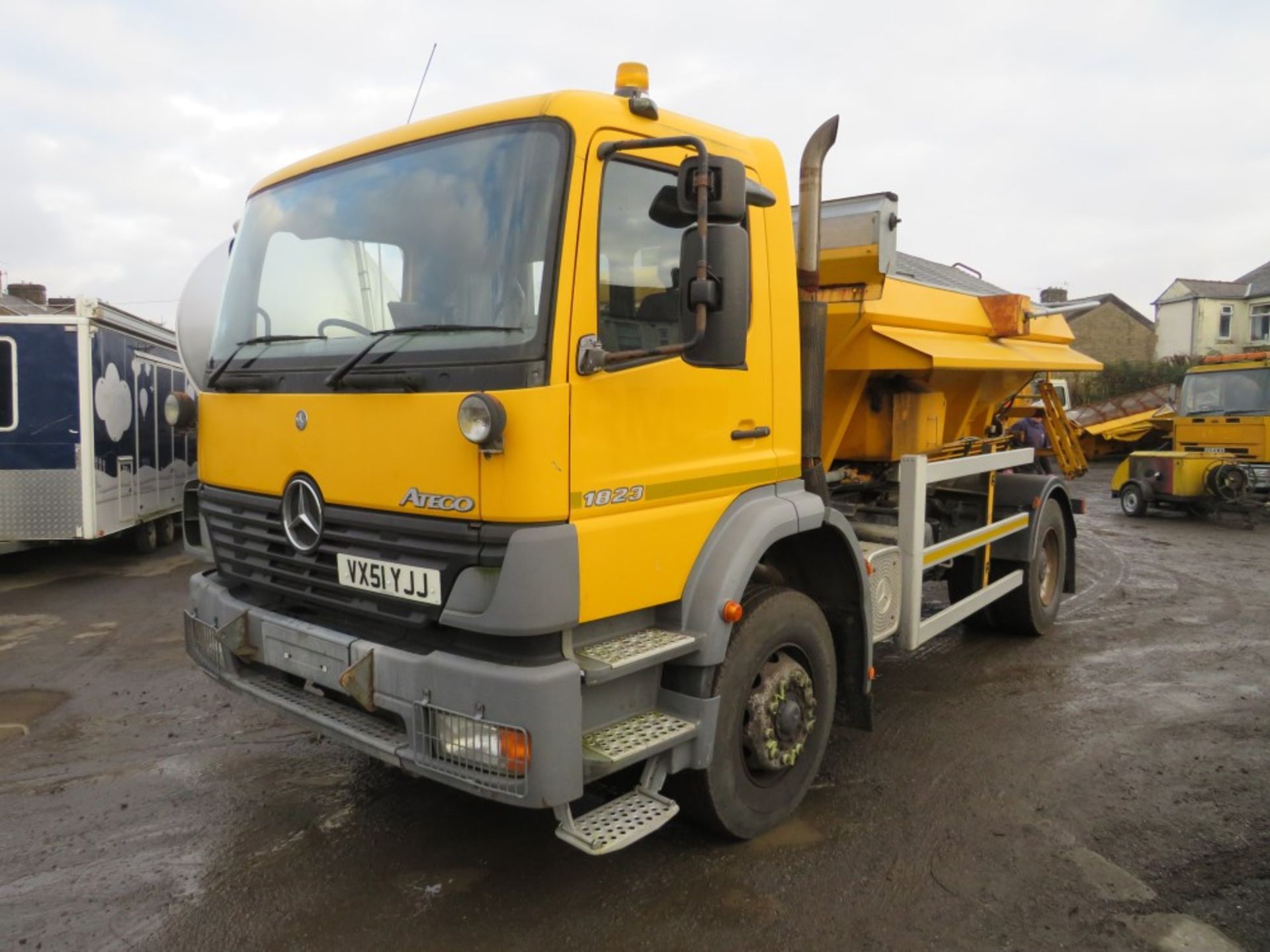 51 reg MERCEDES ATEGO 1823K GRITTER, 1ST REG 10/01, 99532KM NOT WARRANTED, V5 HERE, 1 FORMER - Image 2 of 5