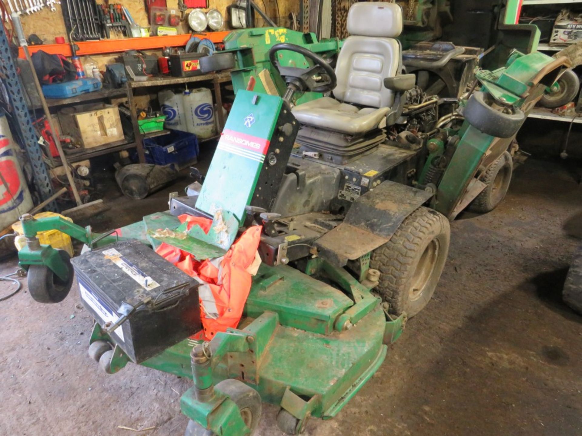 RANSOMES BATWING MOWER (LOCATION BLACKBURN - RING FOR COLLECTION DETAILS) [+ VAT]