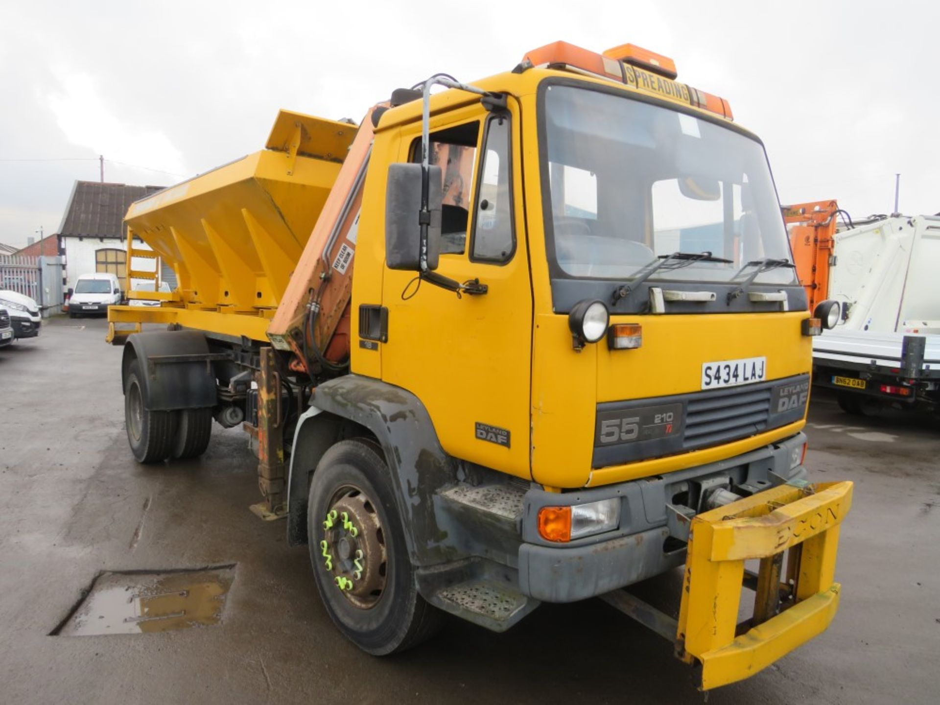 S reg DAF FA55.210 HOOK LIFT GRITTER C/W ATLAS CRANE, 1ST REG 11/98, 350060KM NOT WARRANTED, V5