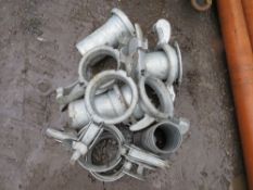 4 PIPE CLAMPS [+ VAT]