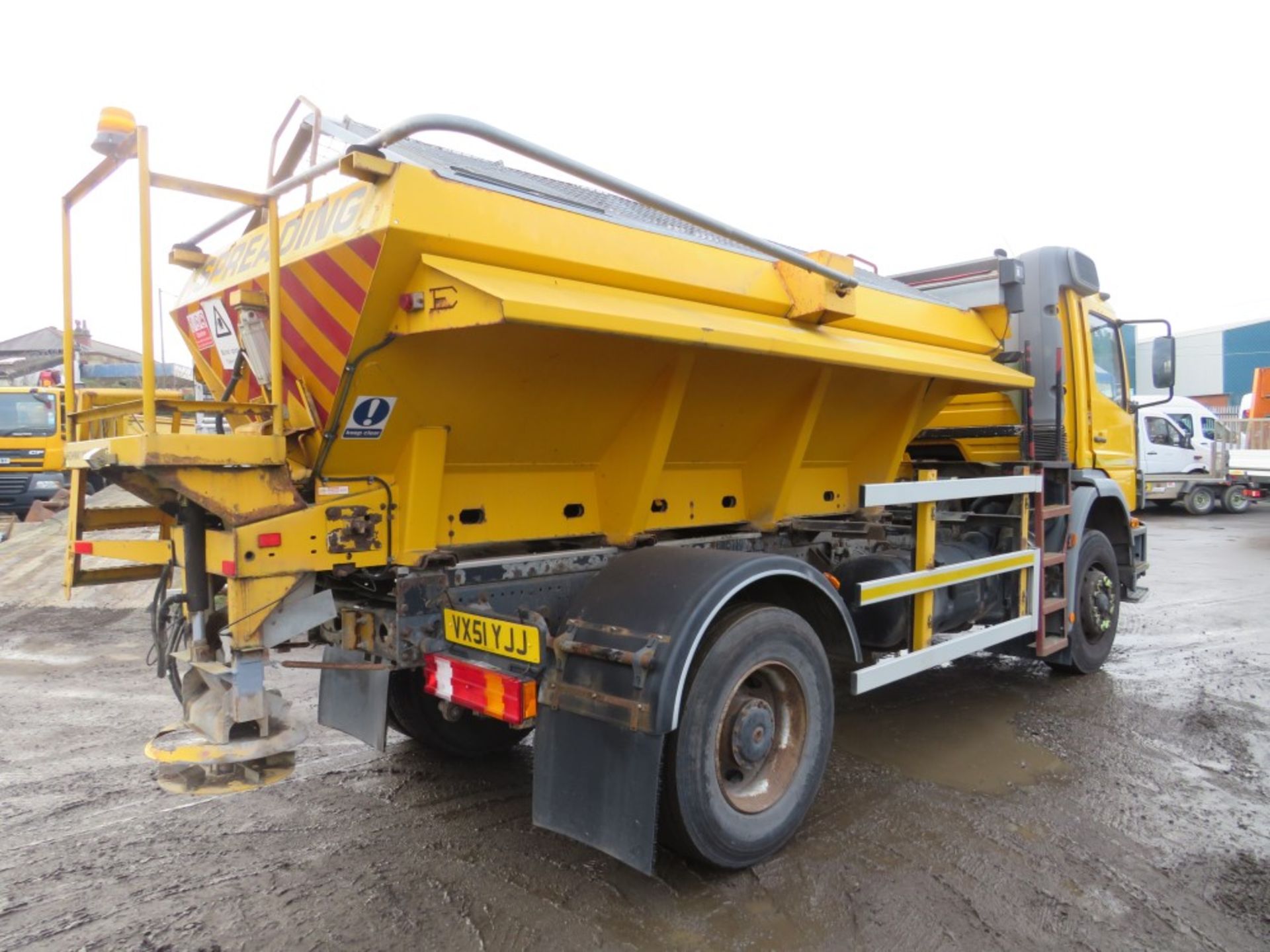 51 reg MERCEDES ATEGO 1823K GRITTER, 1ST REG 10/01, 99532KM NOT WARRANTED, V5 HERE, 1 FORMER - Image 4 of 5