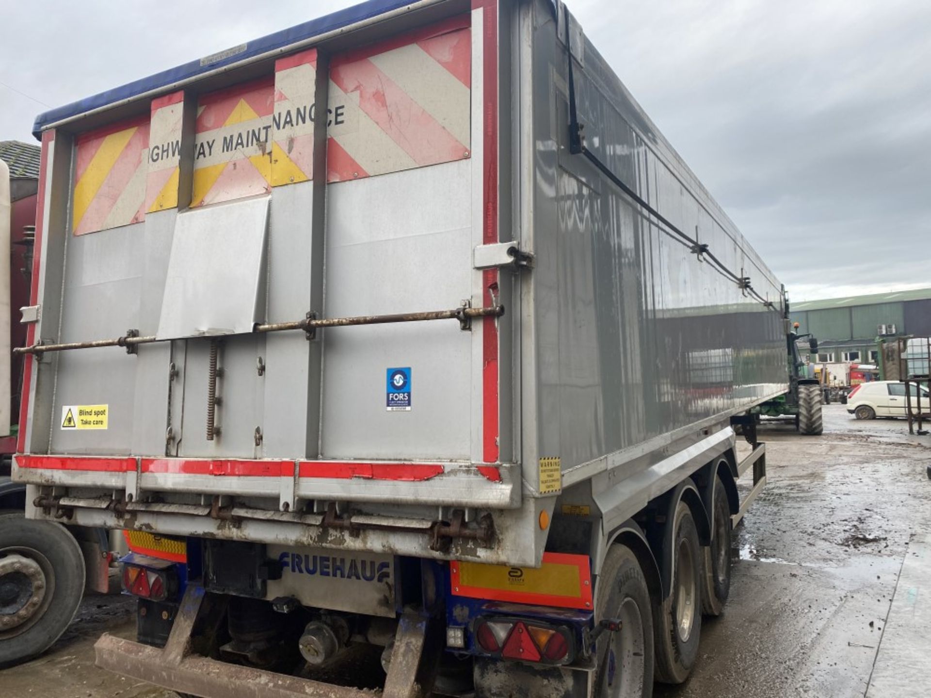 2015 FRUEHAUF SEMI BULK TIPPING TRAILER C/W EASY SHEET (LOCATION BURNLEY) (RING FOR COLLECTION - Image 2 of 3