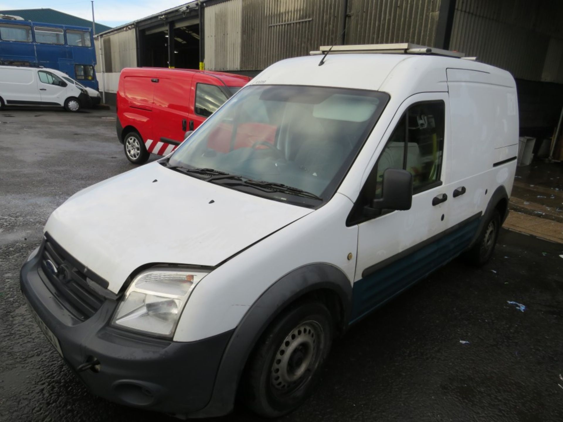 12 reg FORD TRANSIT CONNECT 90 T230 (DIRECT UNITED UTILITIES) (NON RUNNER) 1ST REG 03/12, TEST 01/ - Image 2 of 5