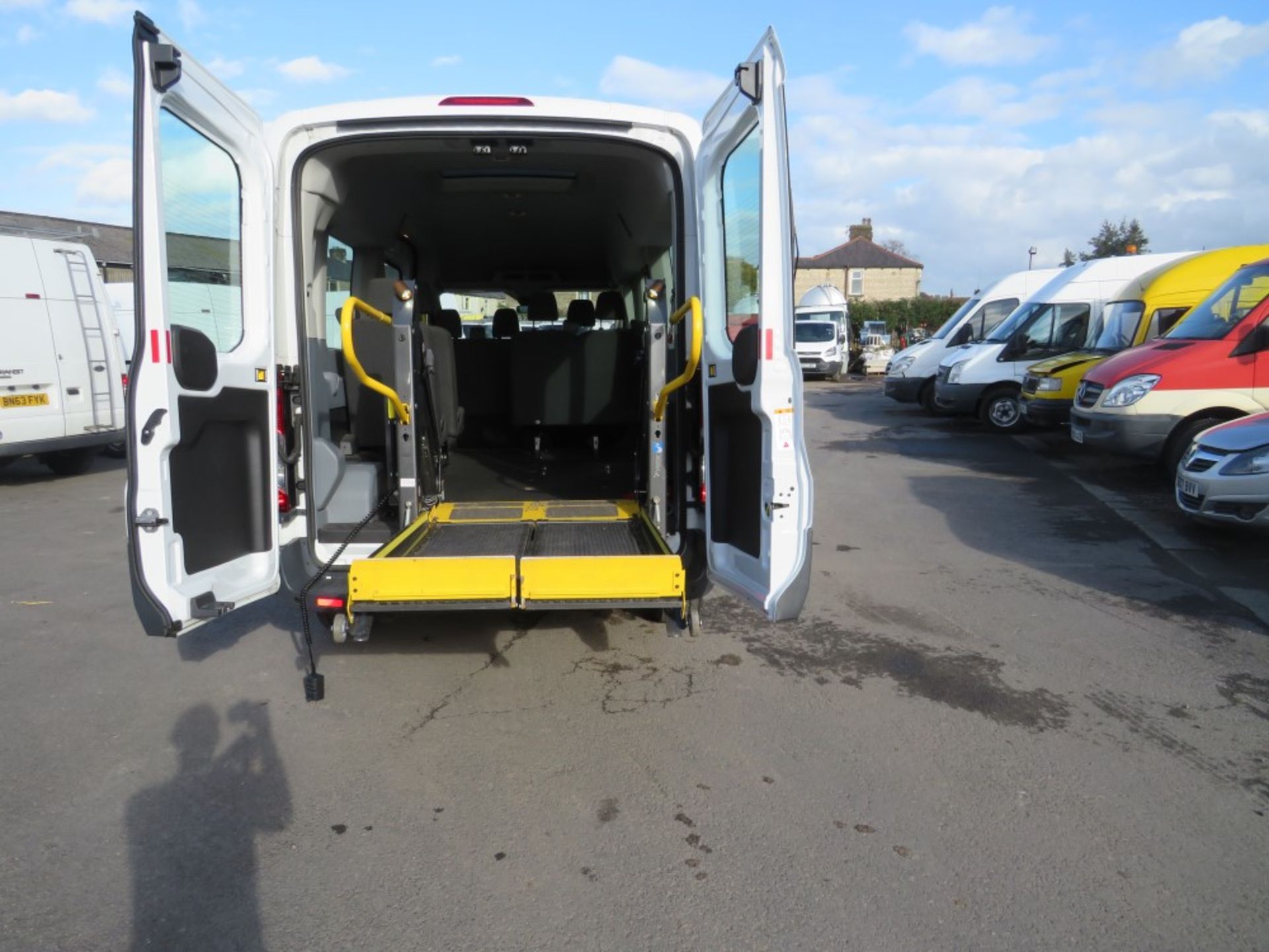 16 reg FORD TRANSIT 410 7 SEAT WHEELCHAIR ADAPTED MINIBUS, CRUISE CONTROL, PARK SENSORS, ETC, 1ST - Image 6 of 8