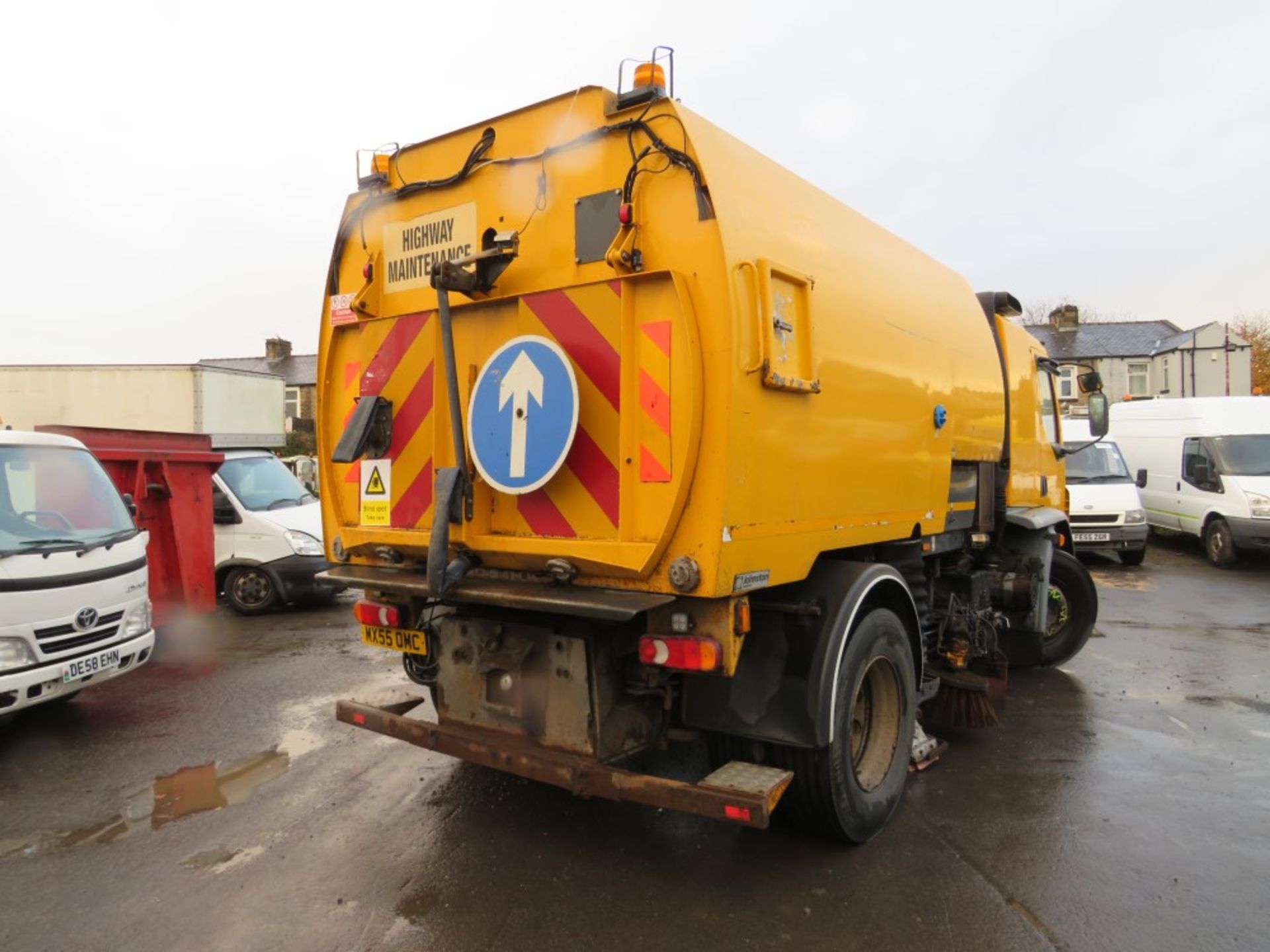 55 reg DAF FA LF55.220 ROAD SWEEPER, 1ST REG 01/06, 405180KM NOT WARRANTED, V5 HERE, 1 OWNER FROM - Image 4 of 5